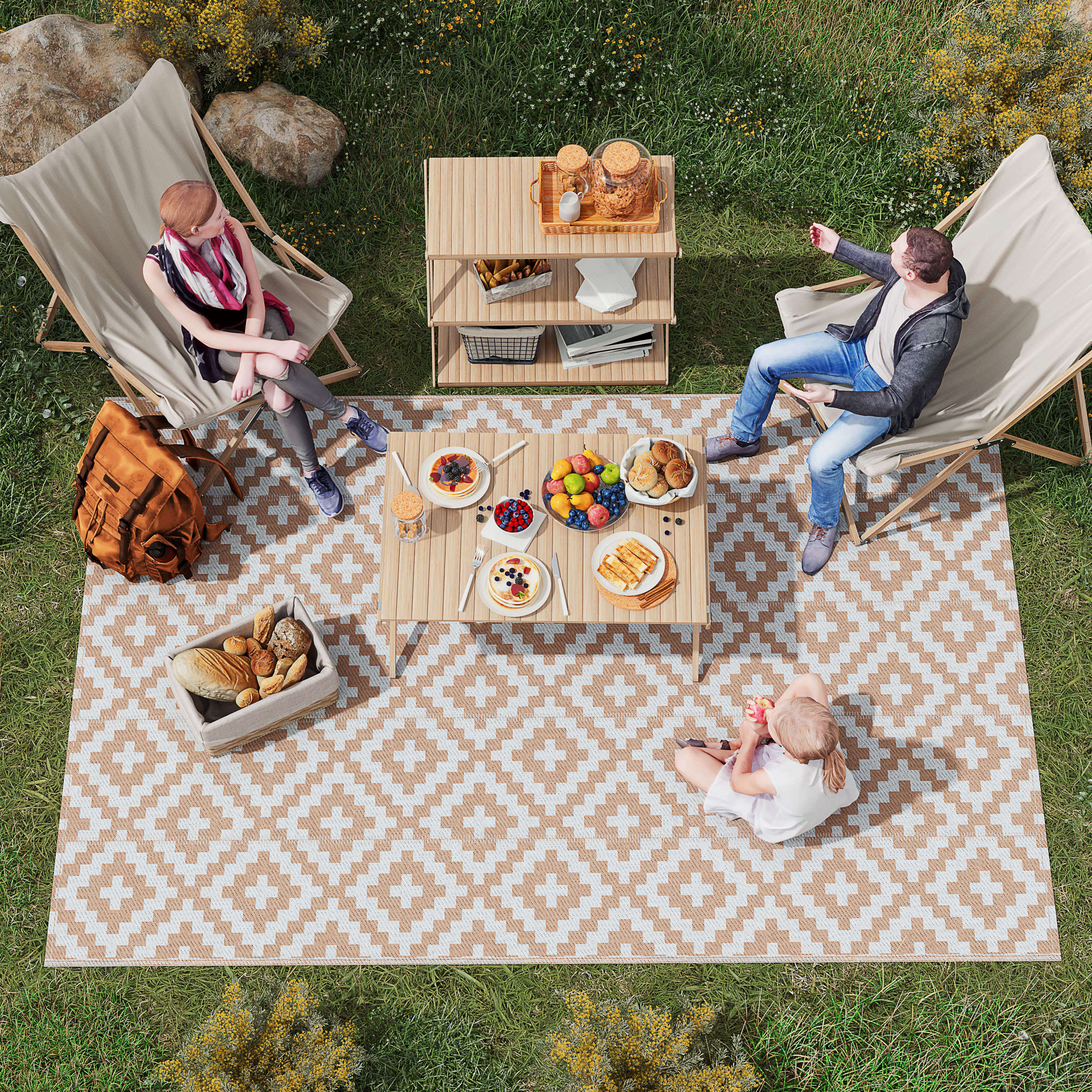 Picnic al aire libre con dos adultos y un niño en mantas y tumbonas.