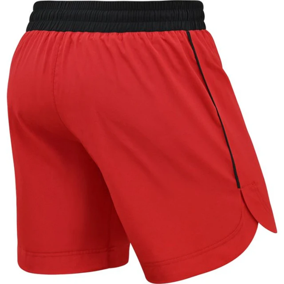 Short rouge avec ceinture noire et liseré noir sur le côté.