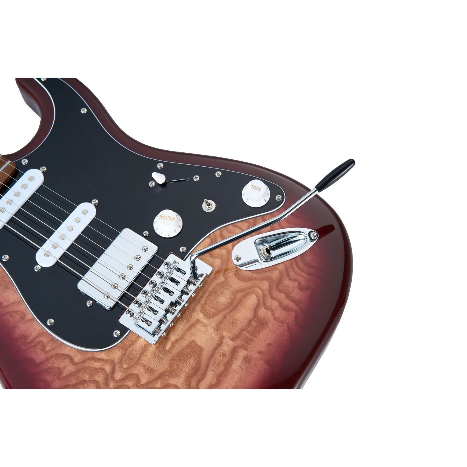 Ahşap damarlı ve krom donanımlı elektro gitarın yakın çekimi.