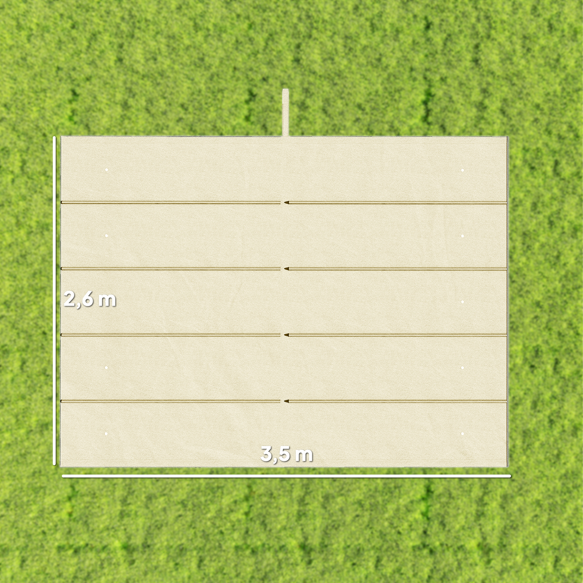 Vista superior de un objeto rectangular con tablones de madera beige sobre césped verde.