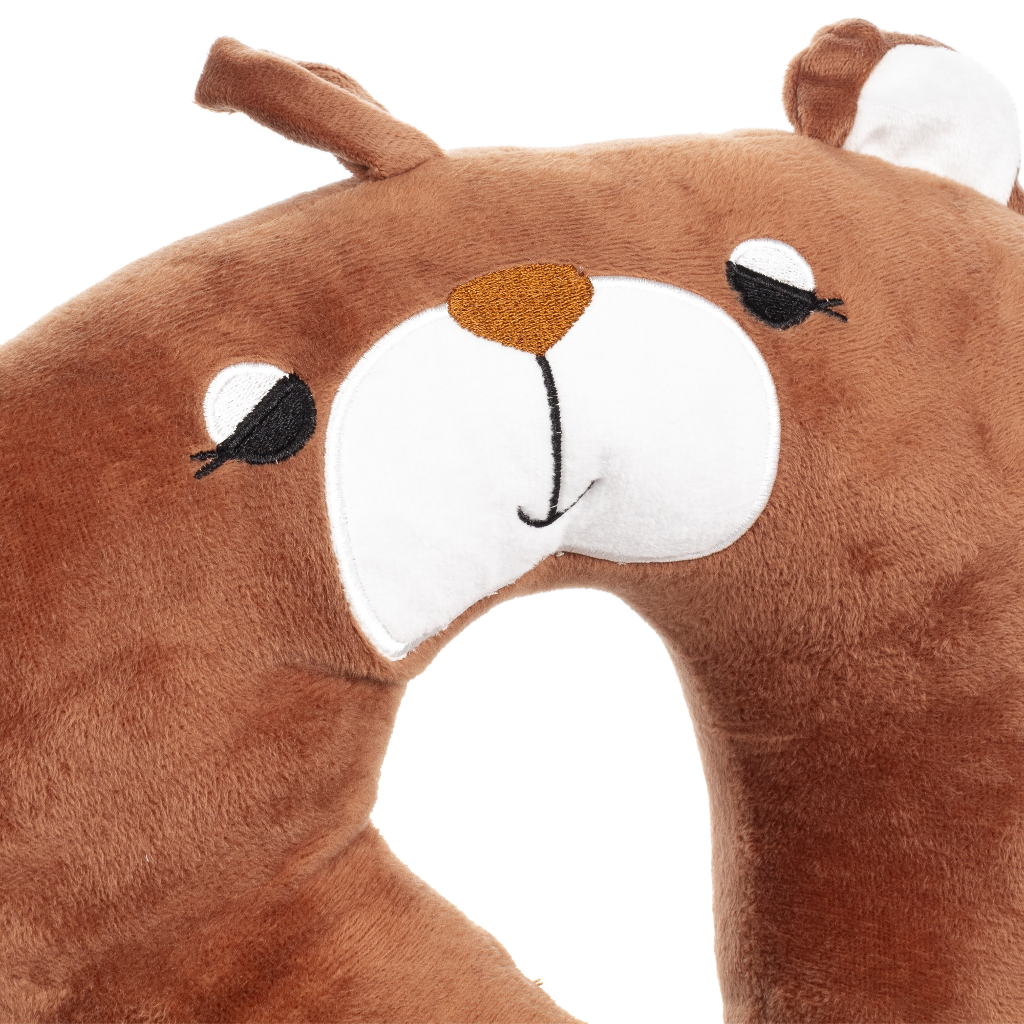Cuscino da viaggio marrone a forma di orso con viso e orecchie ricamati.