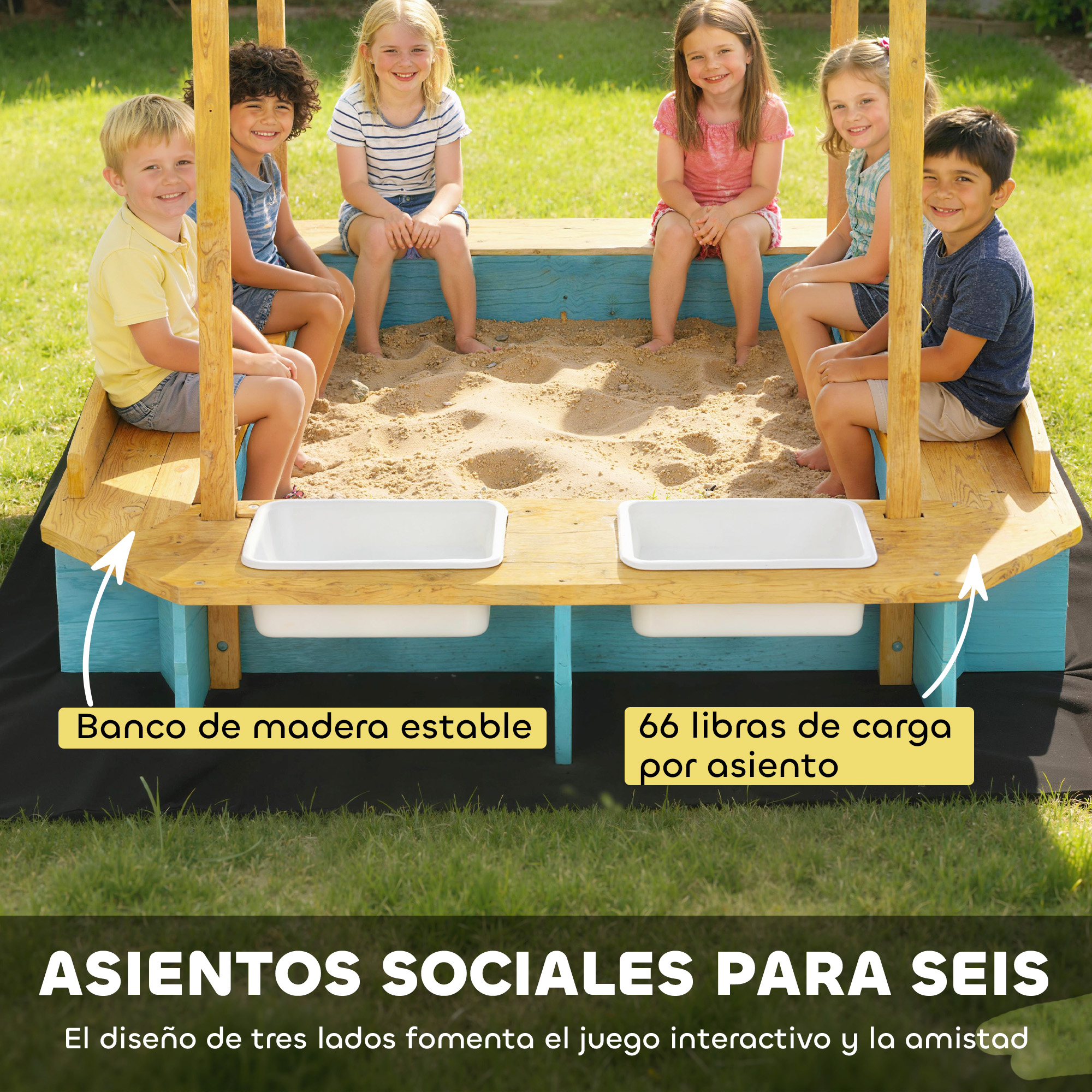 Seis niños sentados en un arenero de madera con paredes azules.