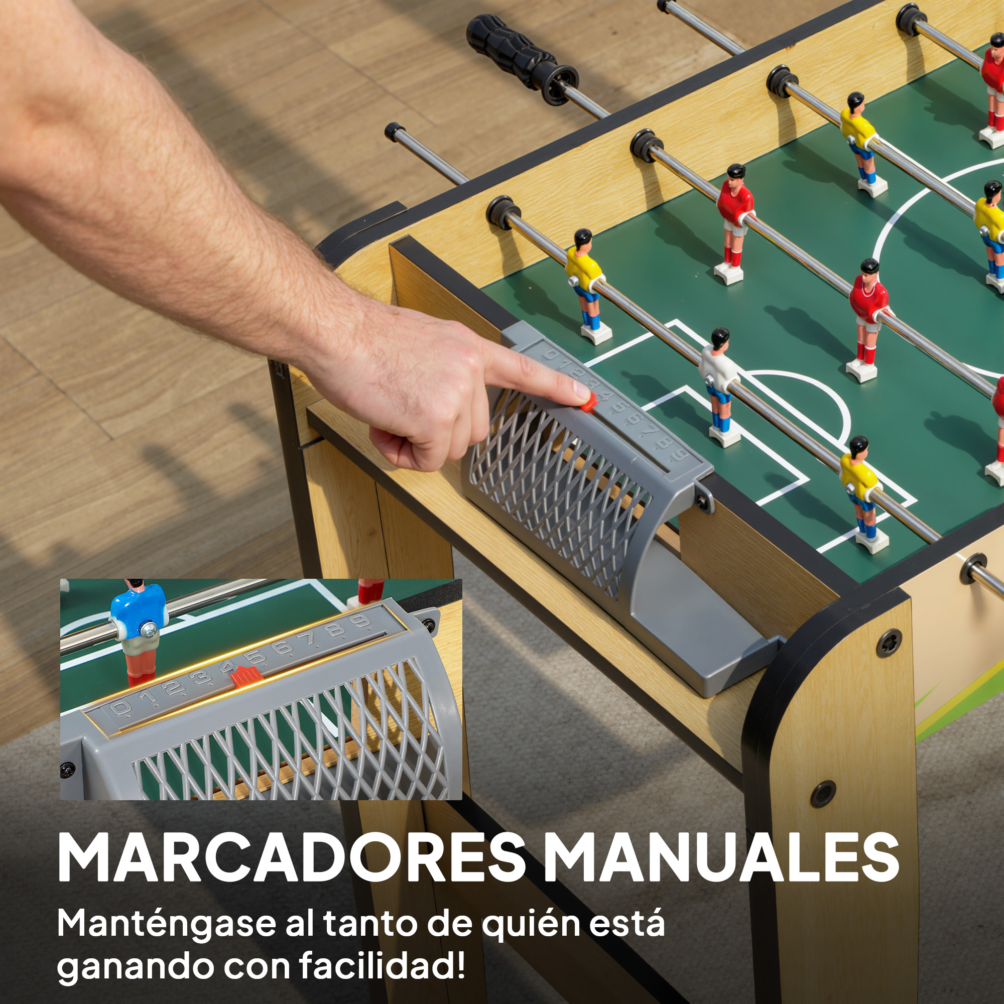 Un hombre usa un marcador manual en un futbolín.
