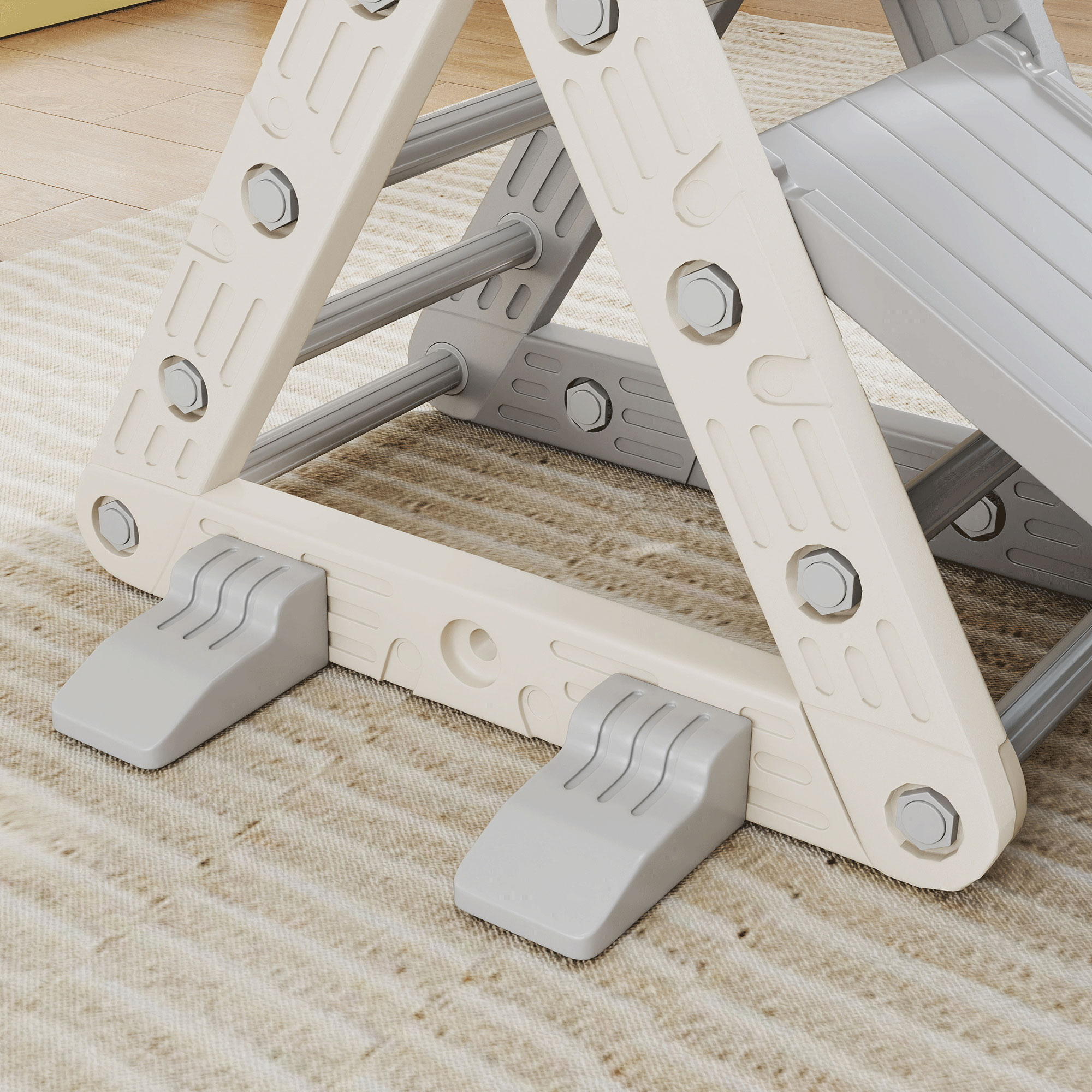 Un tobogán de plástico para niños beige y gris con pernos.