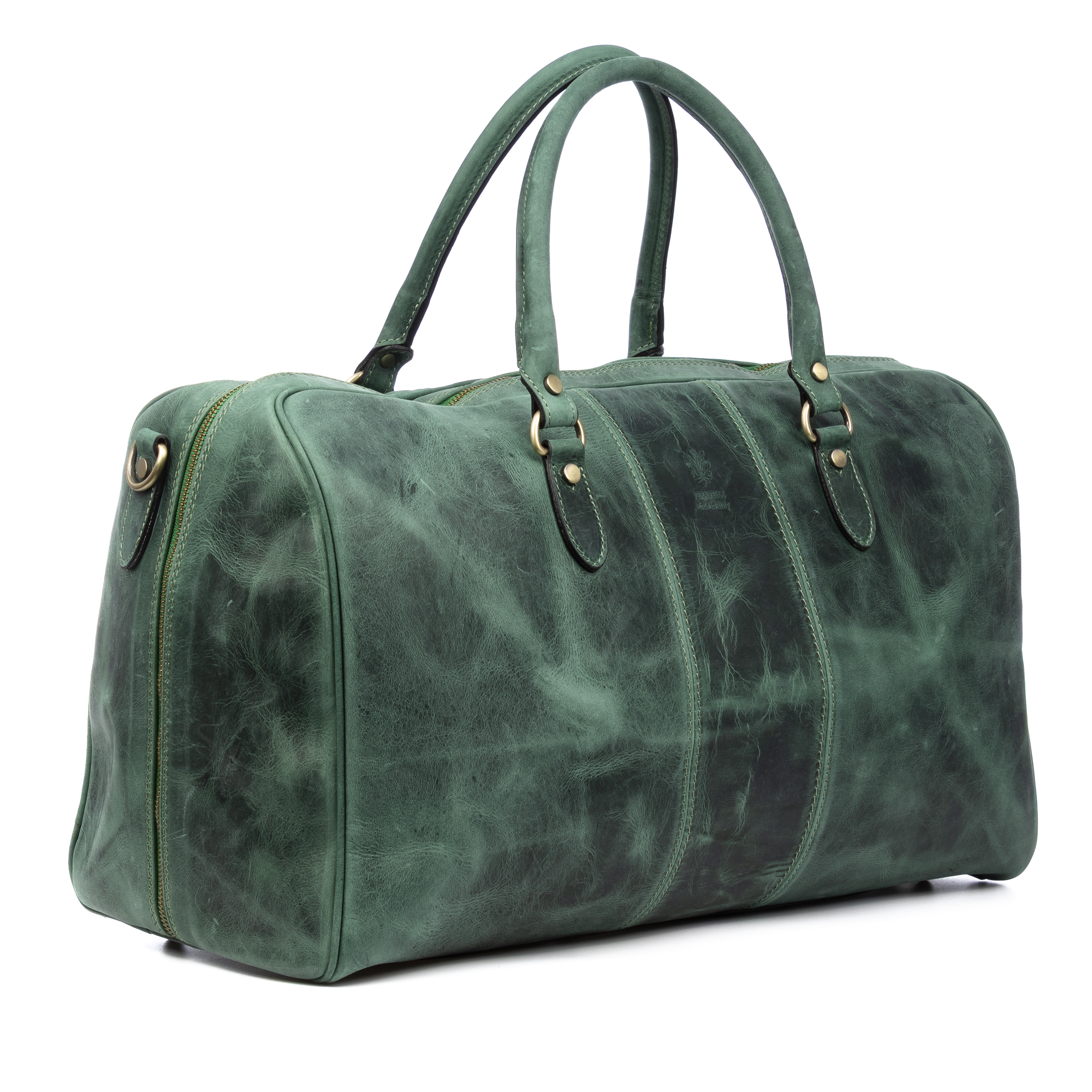 Un bolso de lona de cuero verde oscuro con dos asas y herrajes de latón, sobre blanco.