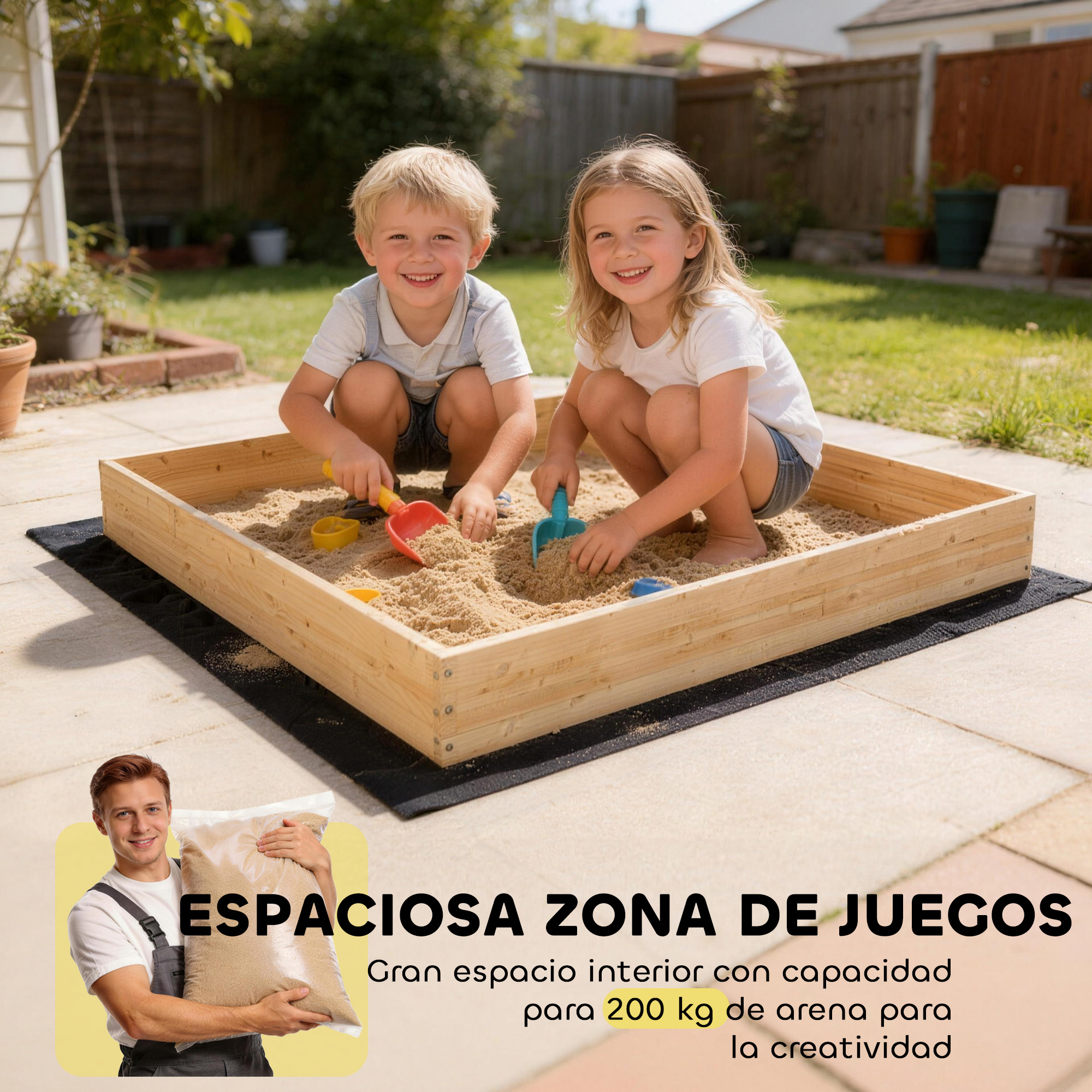 Dos niños juegan en un arenero en el jardín. Un hombre sostiene un saco de arena.