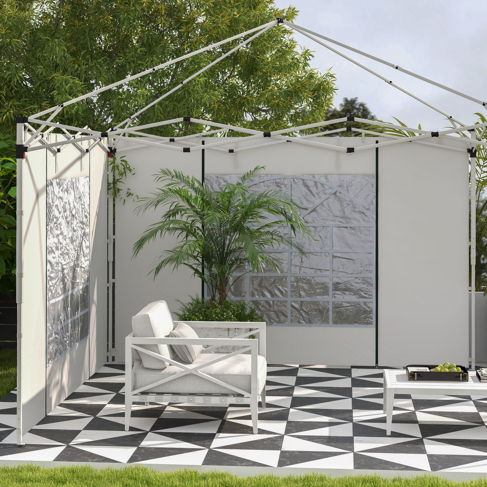 Una carpa blanca con muebles y plantas en un suelo blanco y negro.
