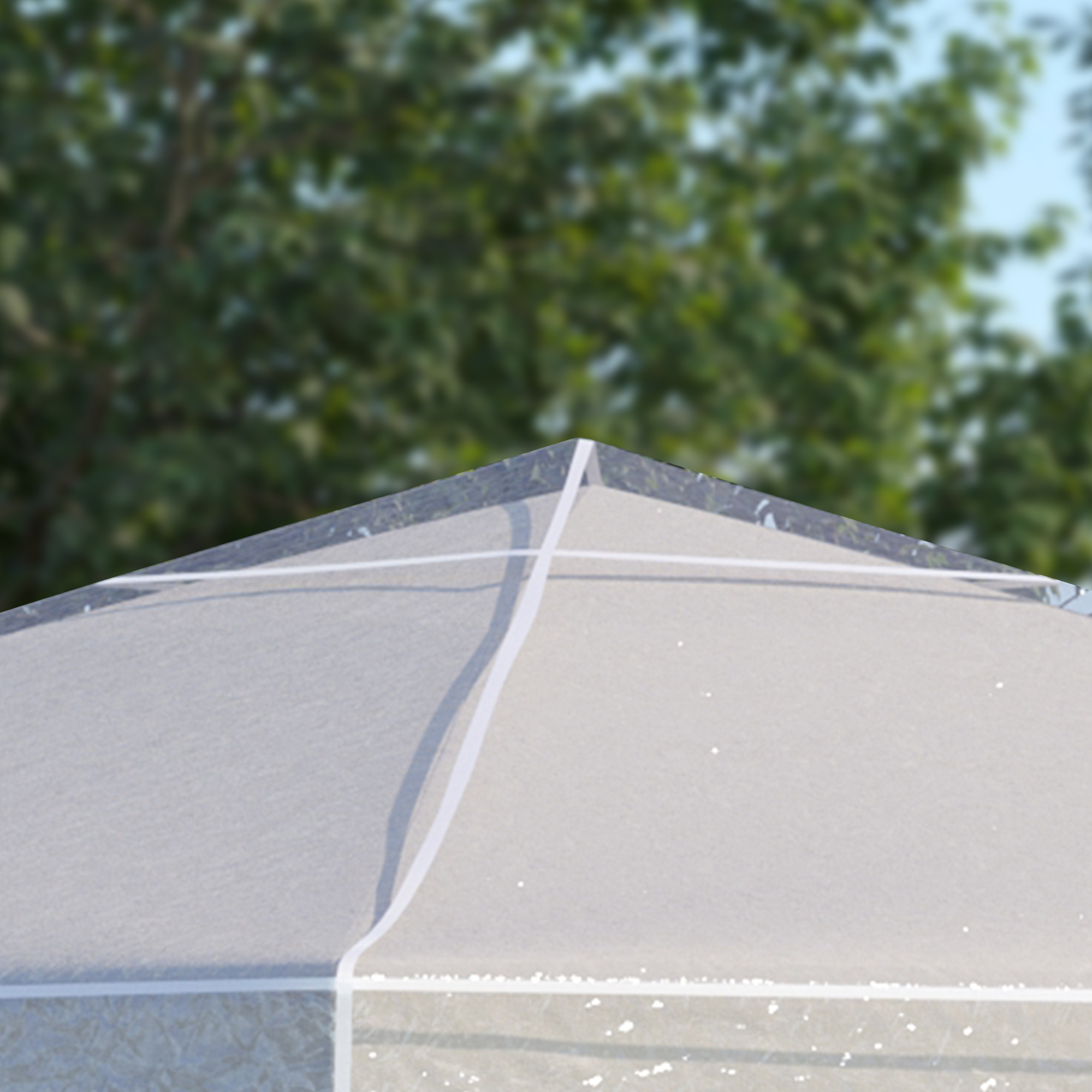 Tela de carpa blanca con correas blancas y árboles al fondo.