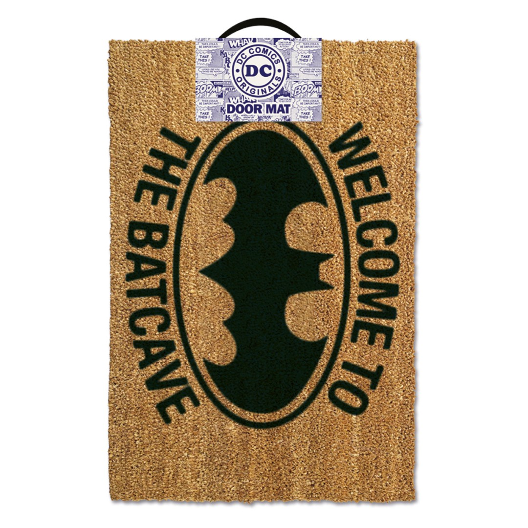 Felpudo con logo de Batman y texto "Welcome to the Batcave".