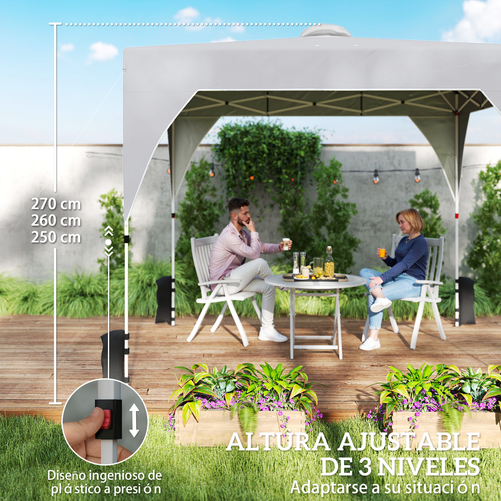 Dos personas sentadas bajo un toldo en una terraza de madera con plantas.