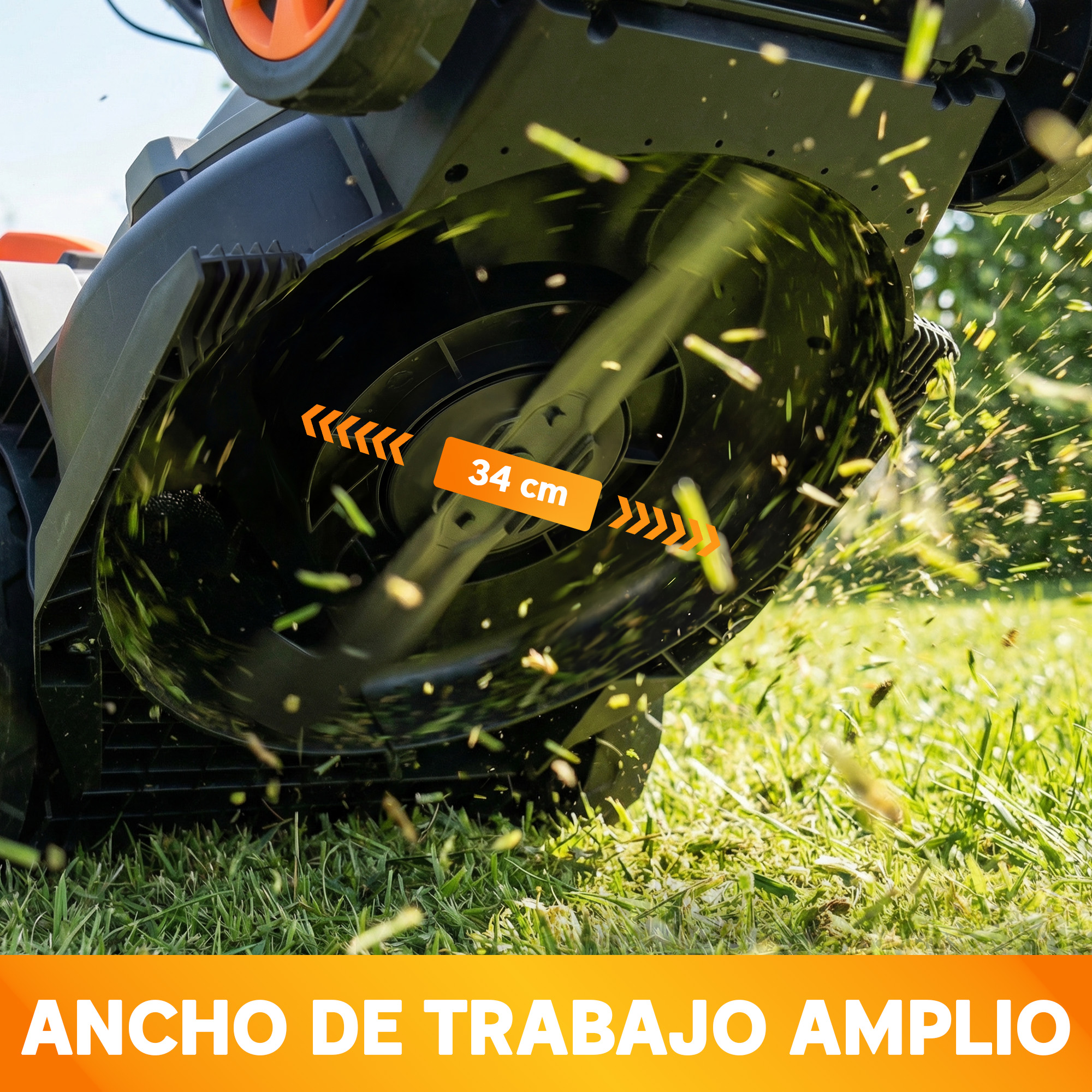 Cortacésped cortando hierba, ancho de corte 34 cm.