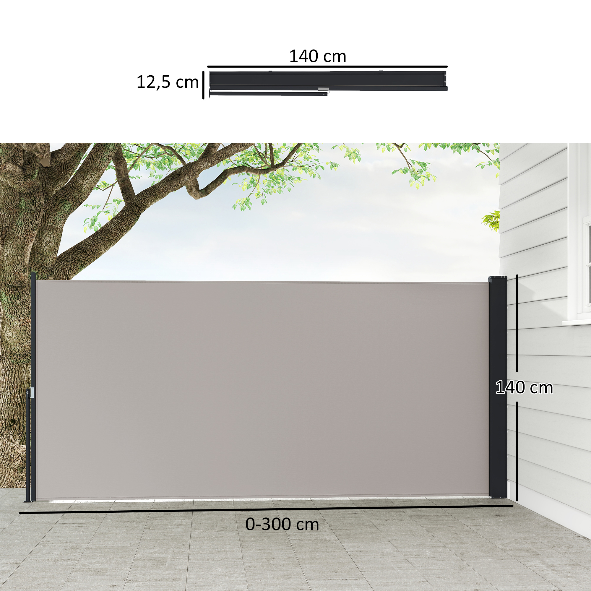 Un toldo retráctil de 140 cm de altura se alza en un patio embaldosado.