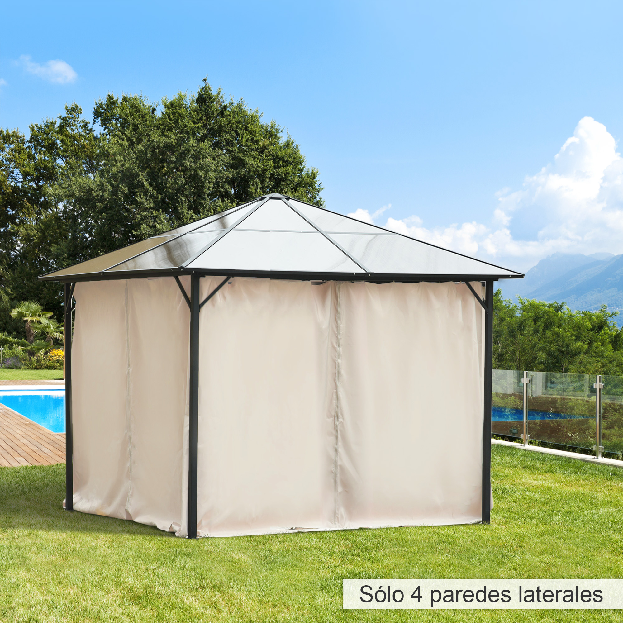 Un cenador beige con marco de metal negro y techo de cristal está en un césped.