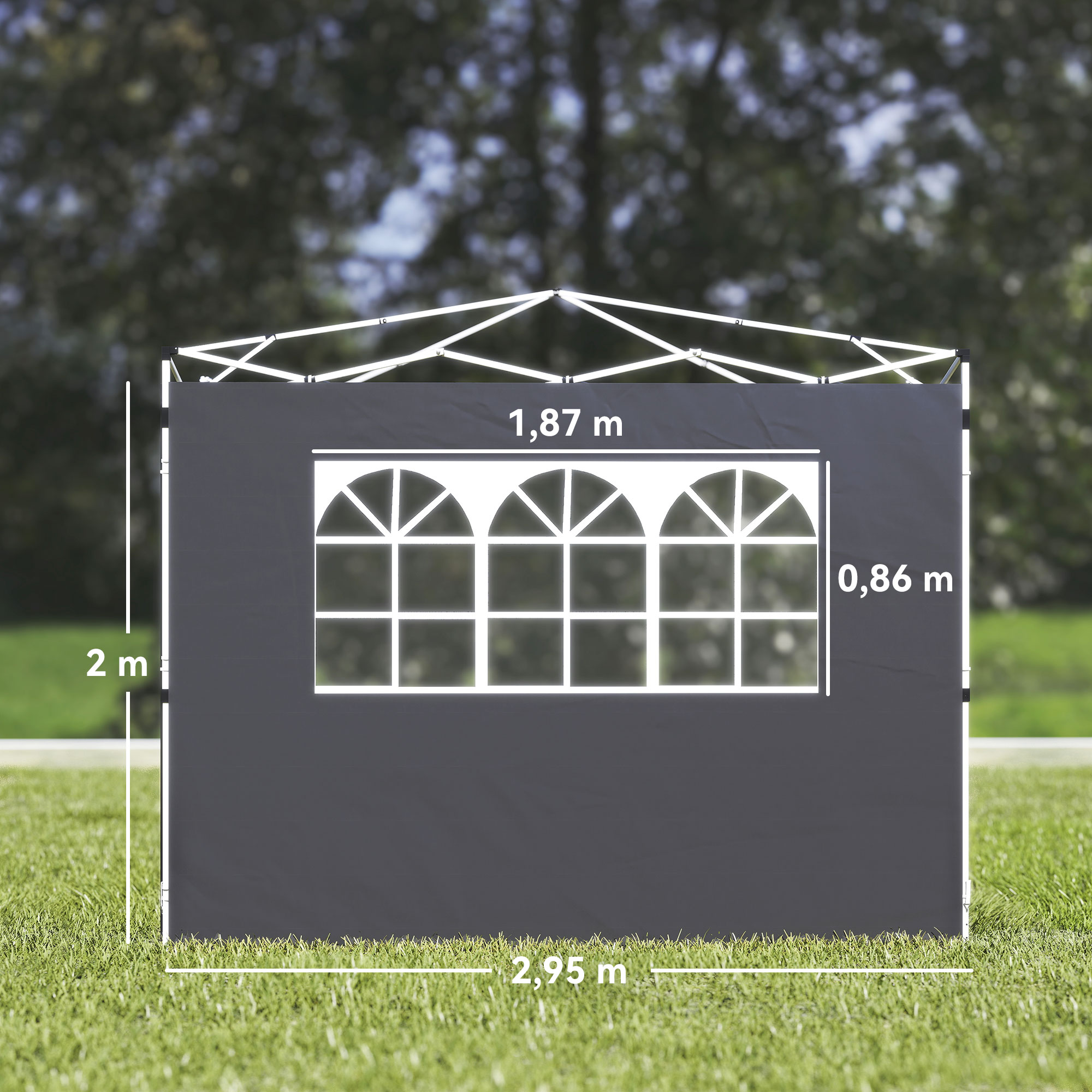 Cenador gris con tres ventanas, dimensiones 2,95m x 2m.