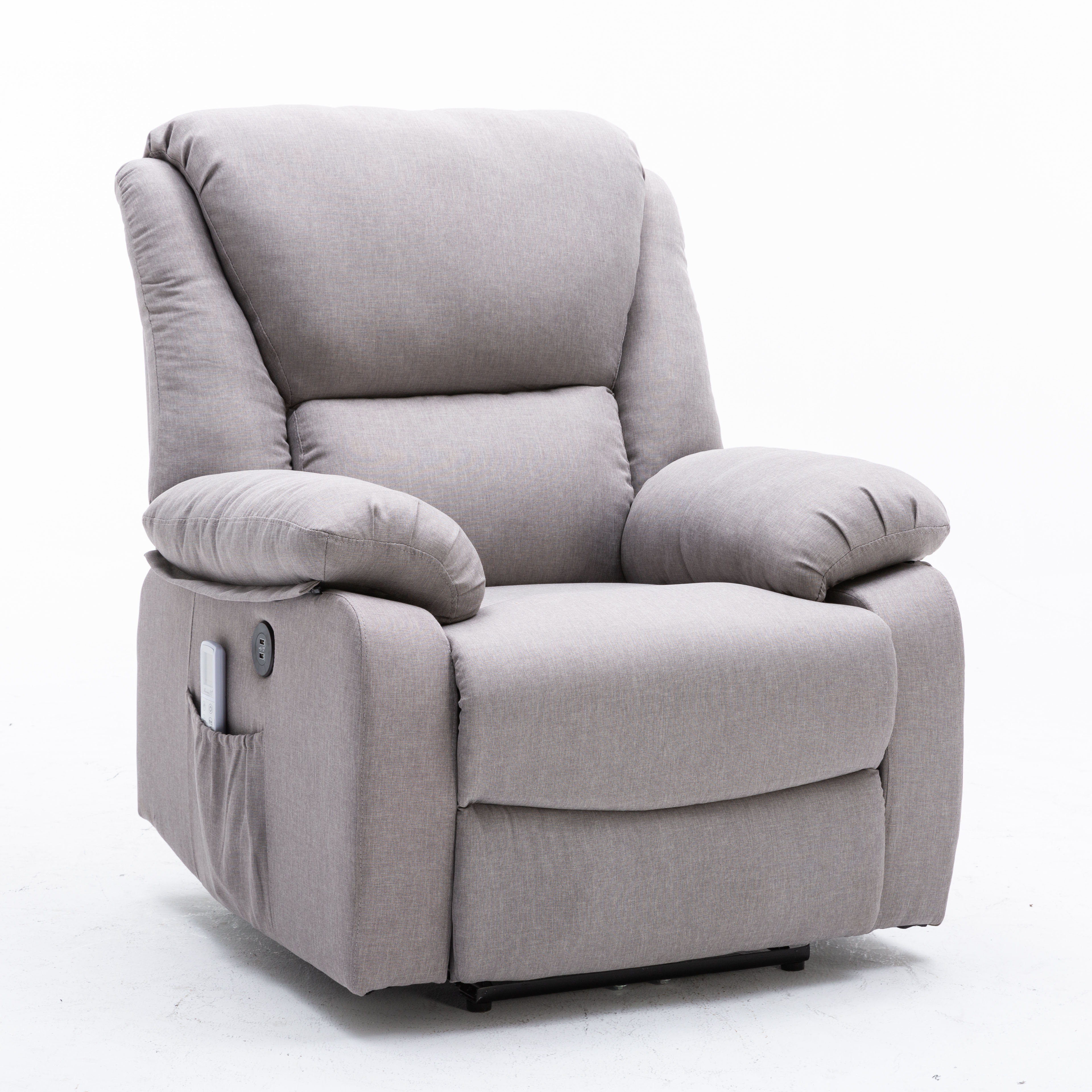 Un sillón reclinable gris con reposabrazos acolchados y un bolsillo lateral con mando.