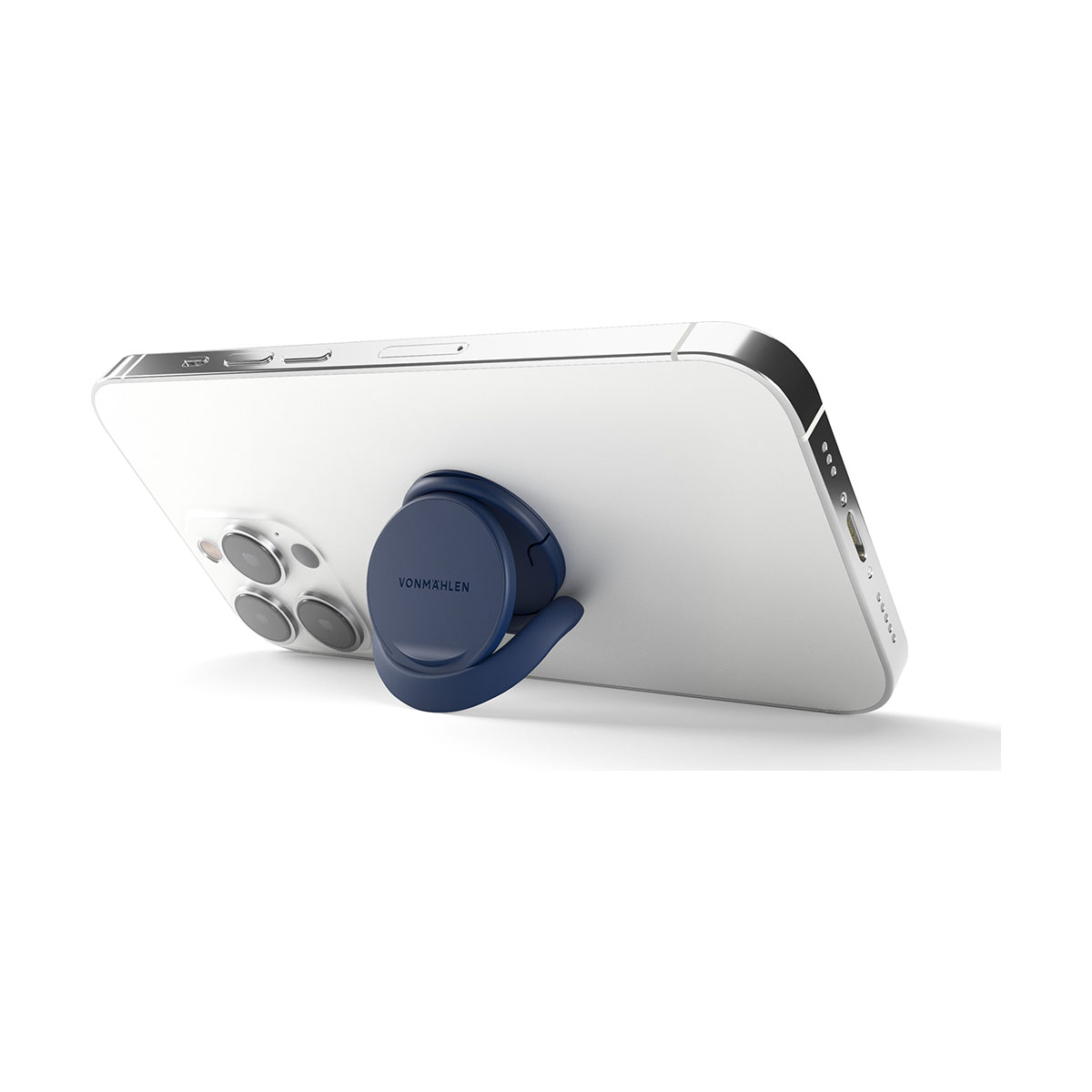 Un'impugnatura blu scuro per telefono è attaccata al retro di un iPhone bianco.