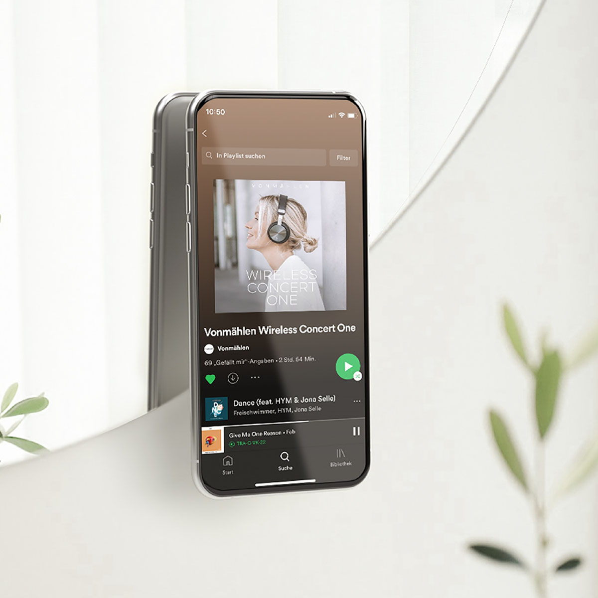 Schermo smartphone mostra playlist Spotify 