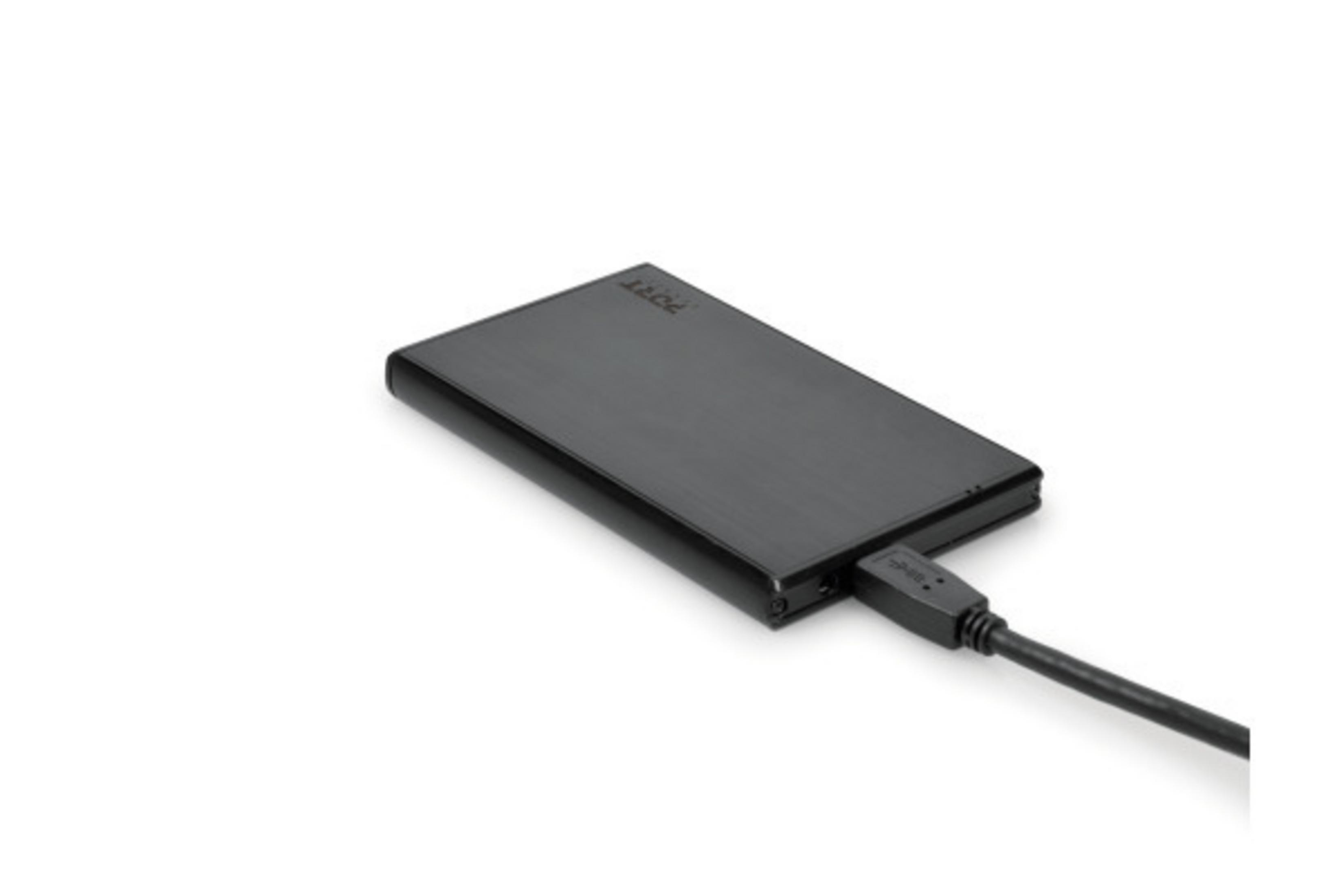 Disco esterno nero con cavo USB su sfondo bianco.