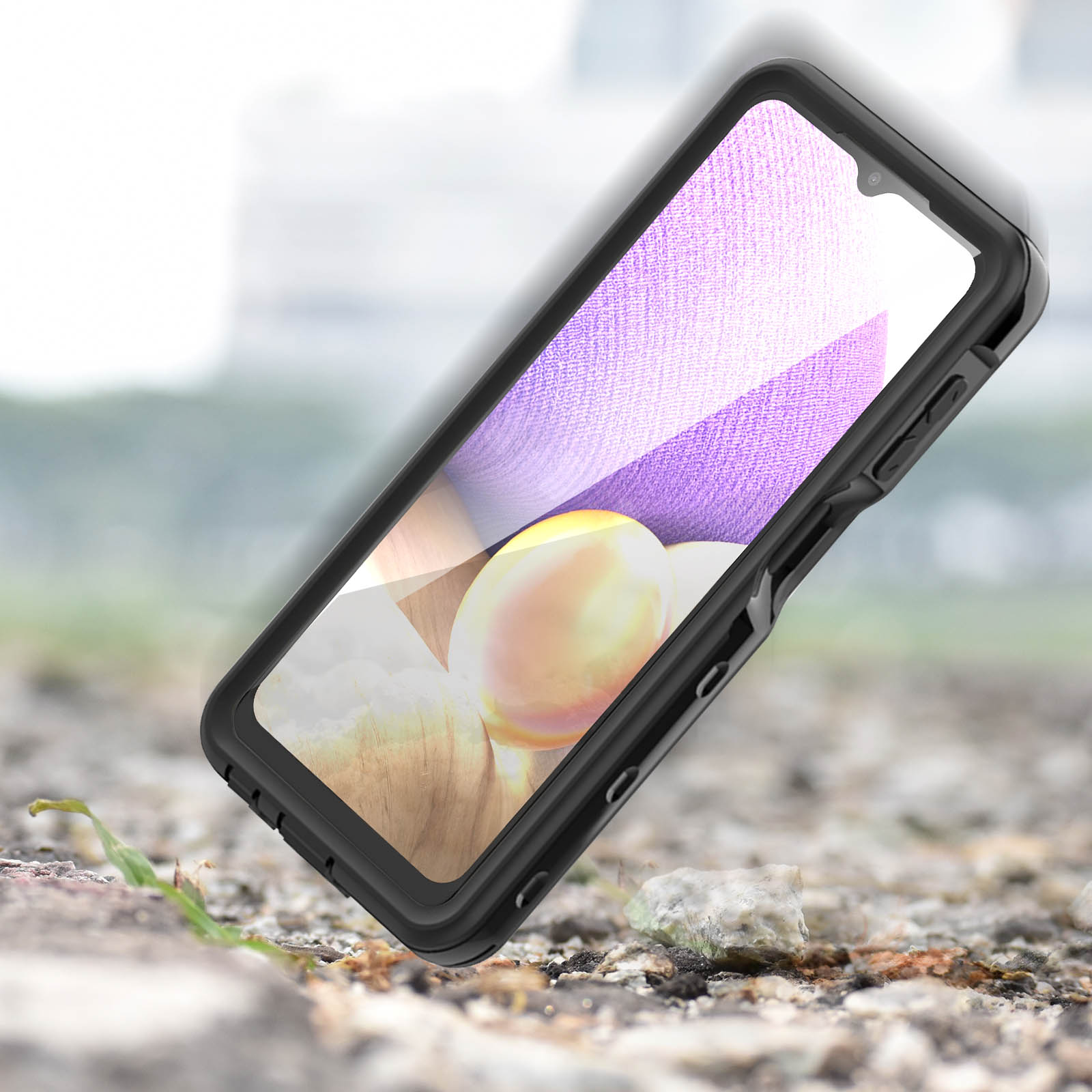 Zwarte telefoon met paars schermpatroon, rustend op stenen.