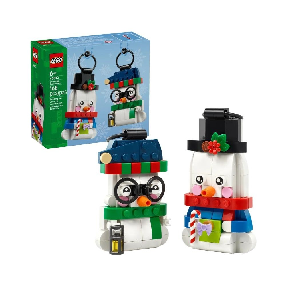 Şapka, atkı ve hediyeli iki LEGO kardan adam süsü.