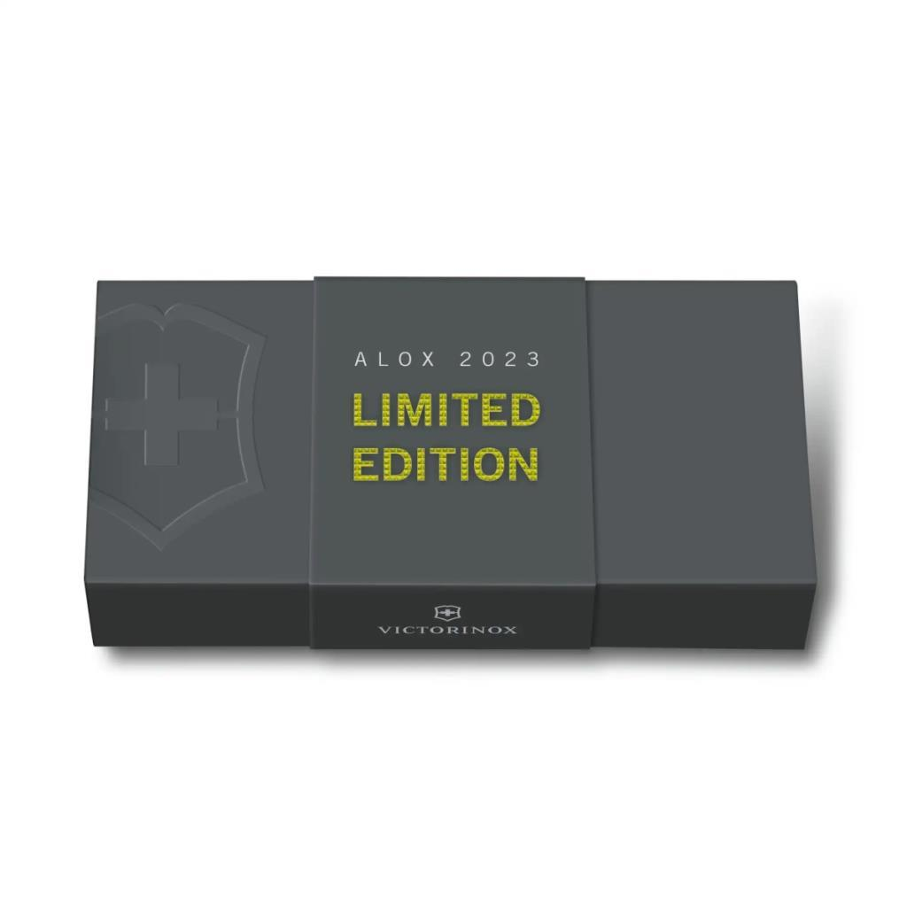 Victorinox logosu ve Alox 2023 Limited Edition yazılı koyu gri kutu.