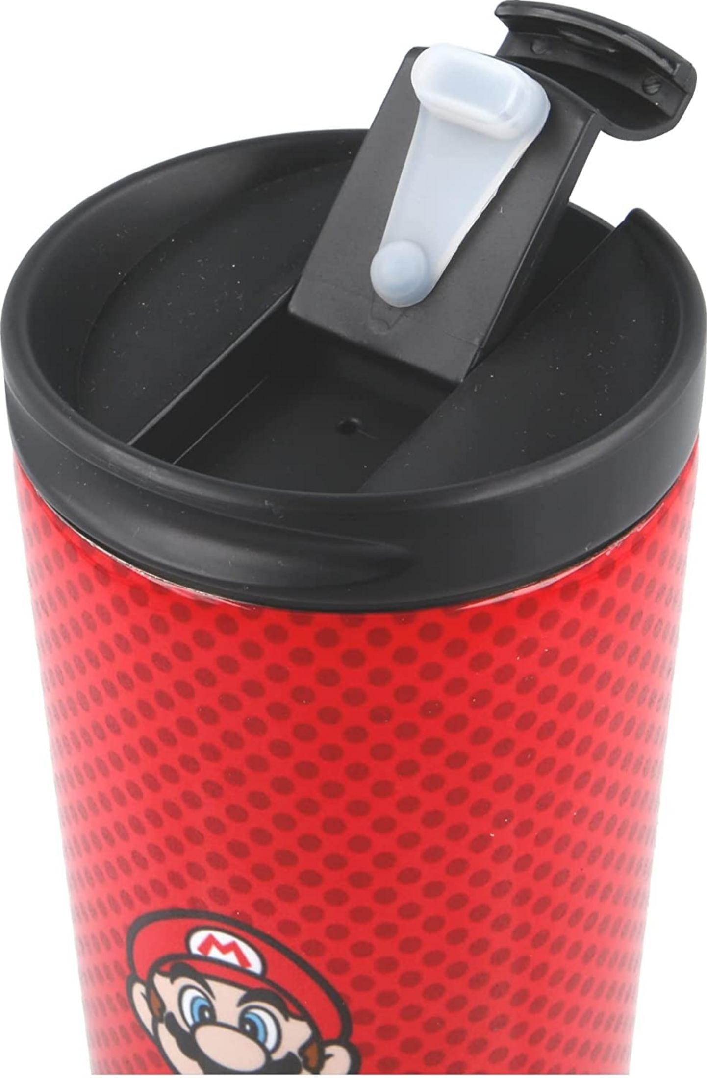Termo rojo con estampado de Mario y tapa negra abierta con acento azul claro.