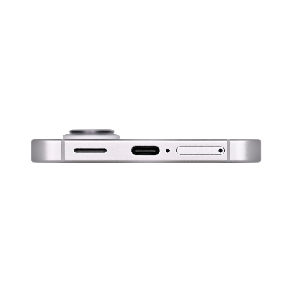 Nahaufnahme der Unterseite eines silbernen Smartphones mit USB-C-Anschluss.