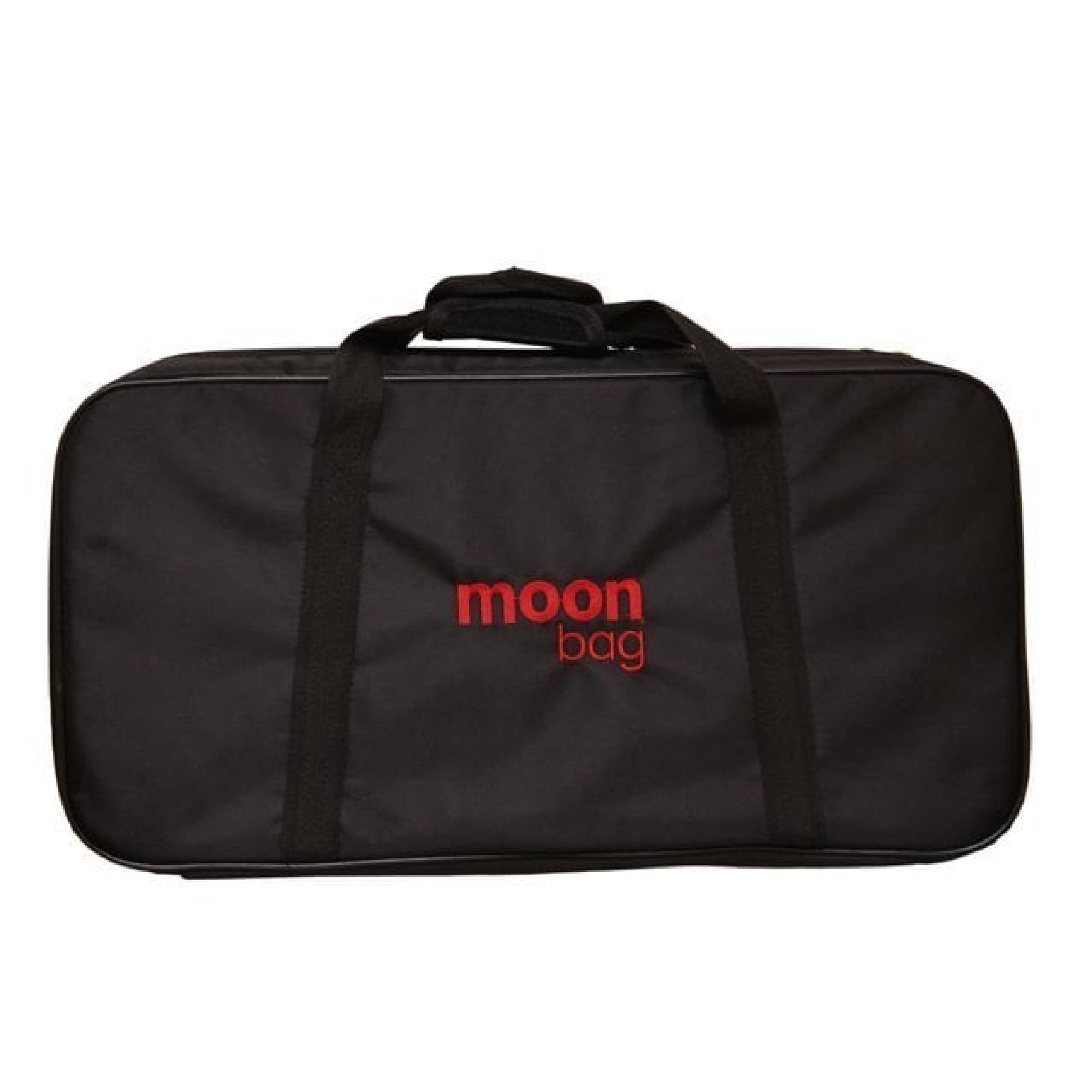 Kırmızı 'moon bag' yazılı siyah çanta.