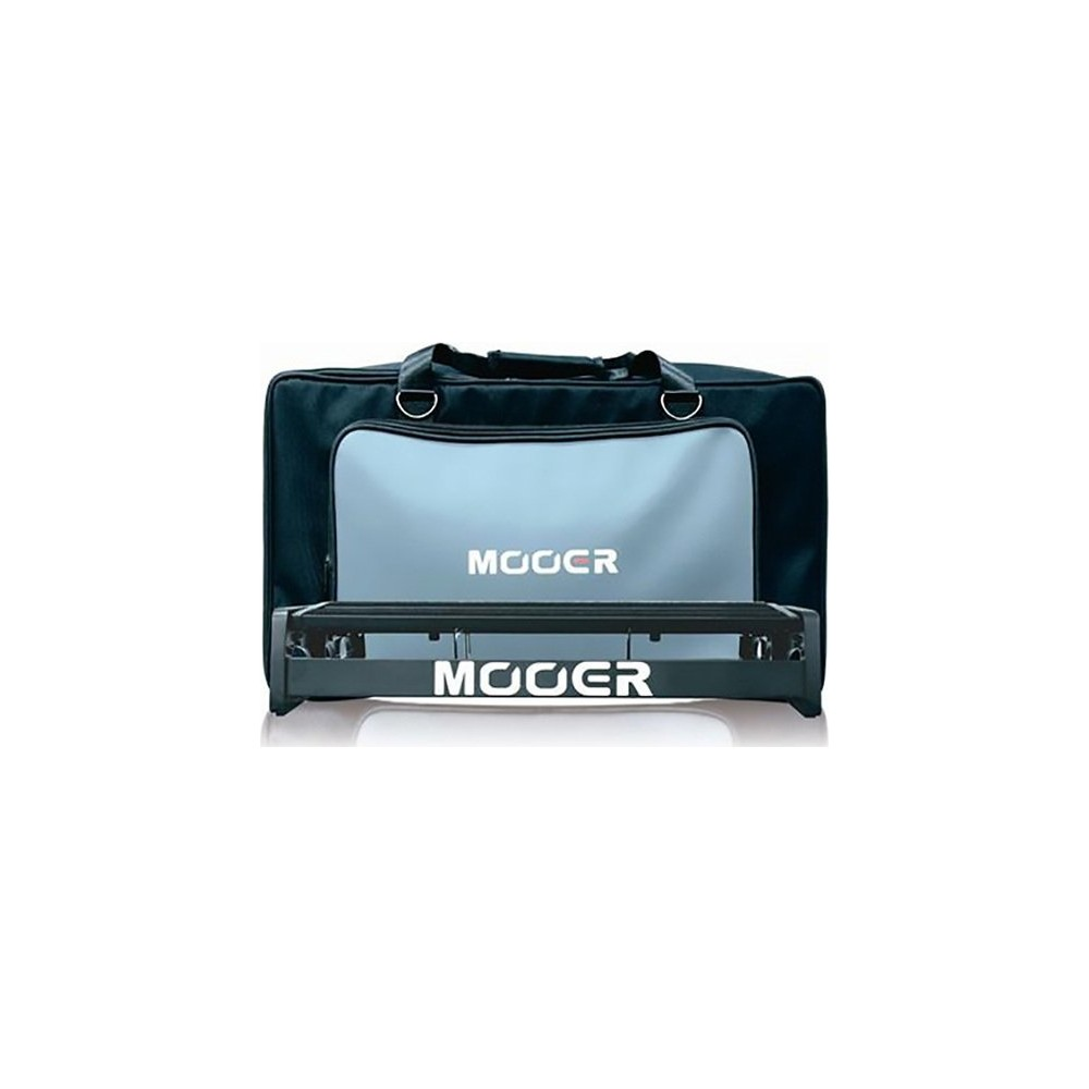 Önde siyah bir MOOER pedal tahtası bulunan siyah ve açık mavi MOOER çanta.