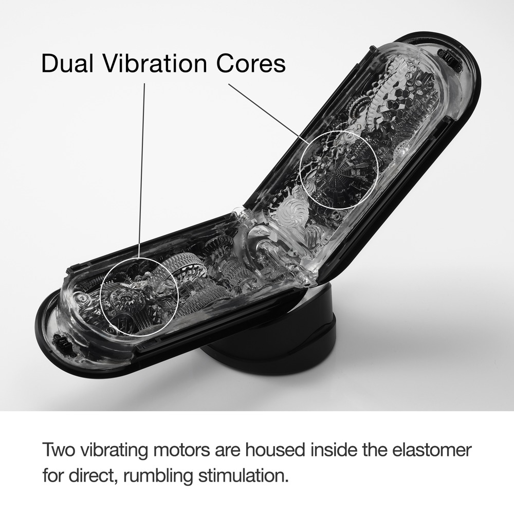 Ein schwarzer Sockel hält ein transparentes, schräges Objekt mit sichtbaren Vibrationskernen.