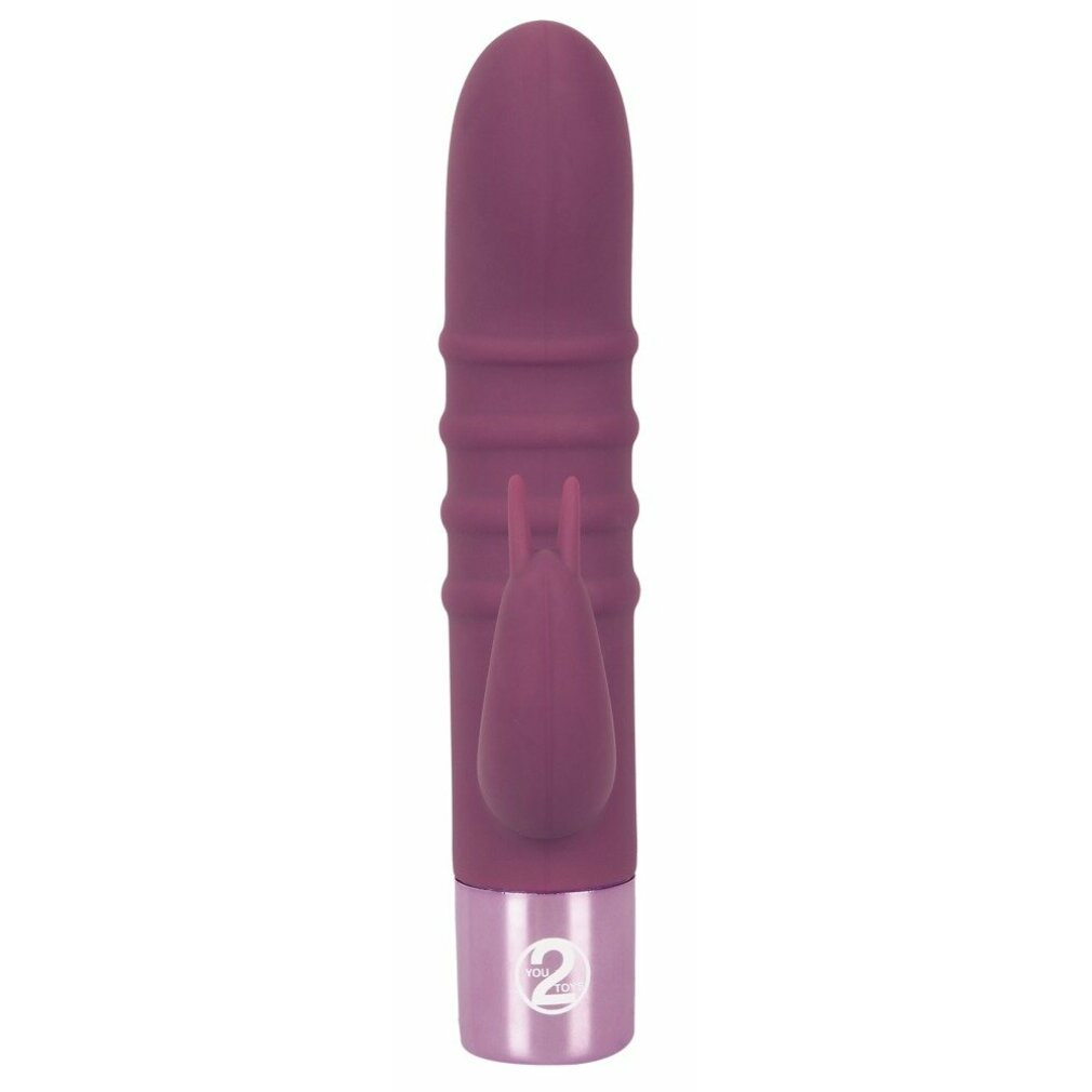 Ein violetter Vibrator mit gerilltem Schaft und einem kleinen Anhänger.
