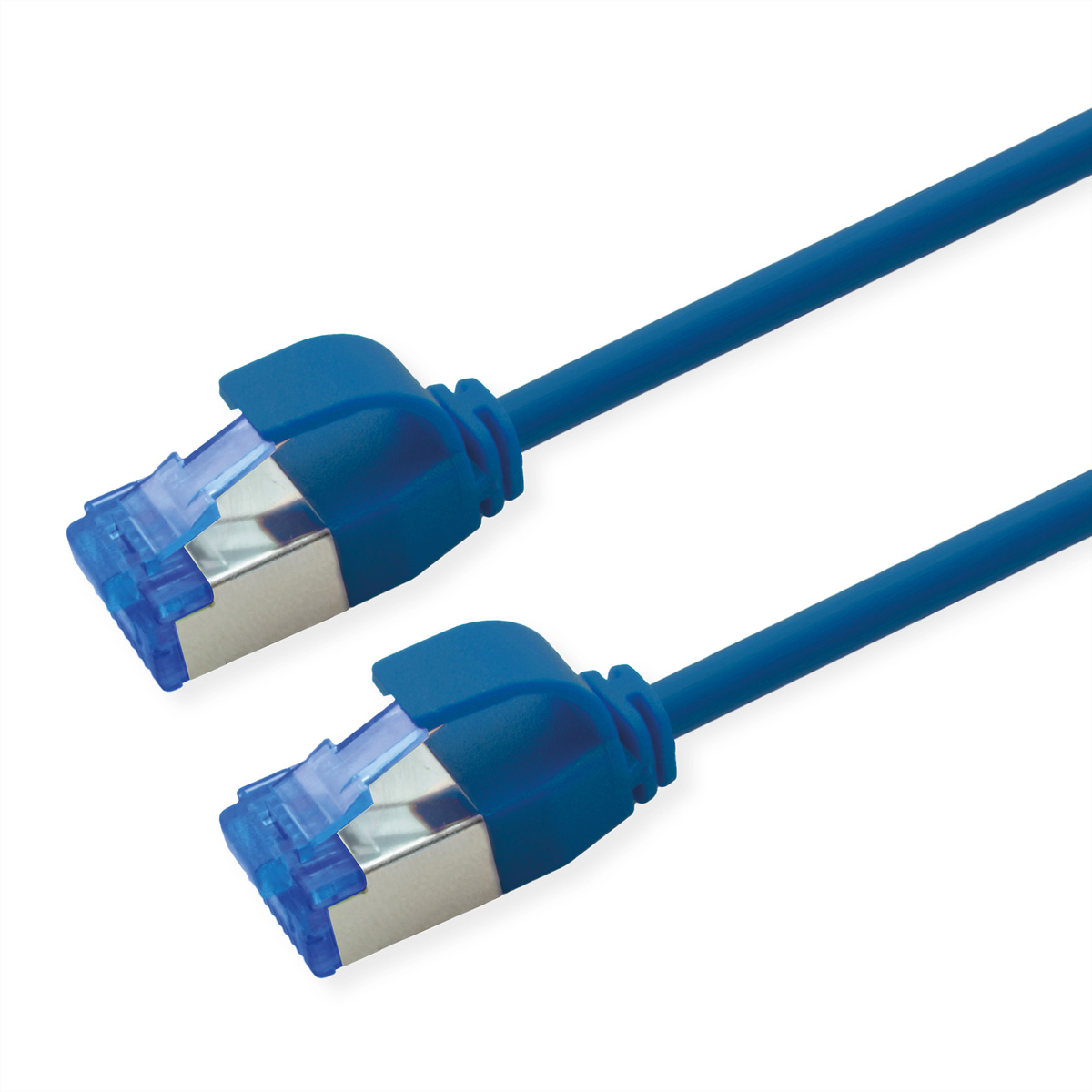 Deux câbles ethernet bleus avec connecteurs RJ45 transparents sur fond blanc.