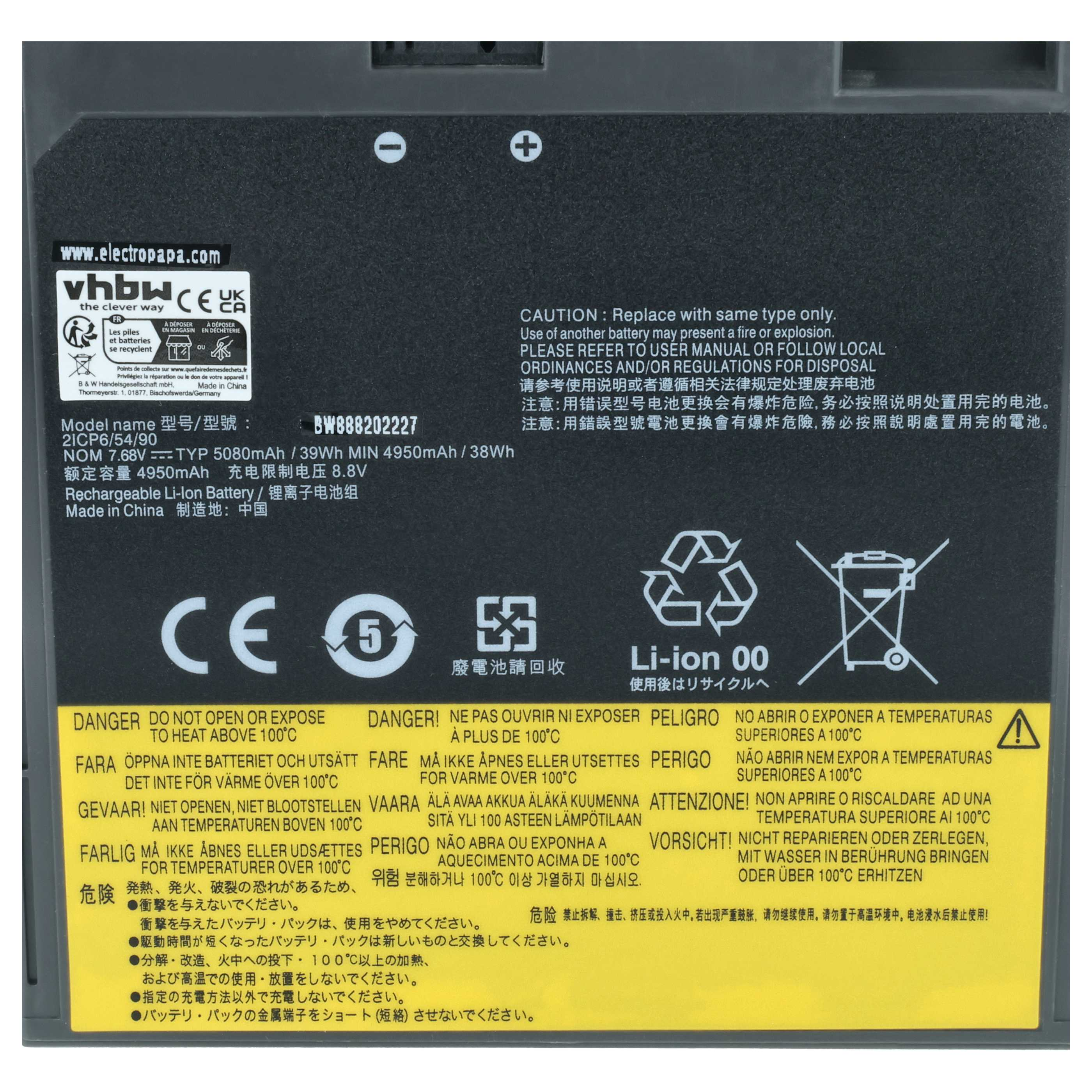 Schwarzer Lithium-Ionen-Akku mit Warnhinweisen und Recycling-Symbolen.