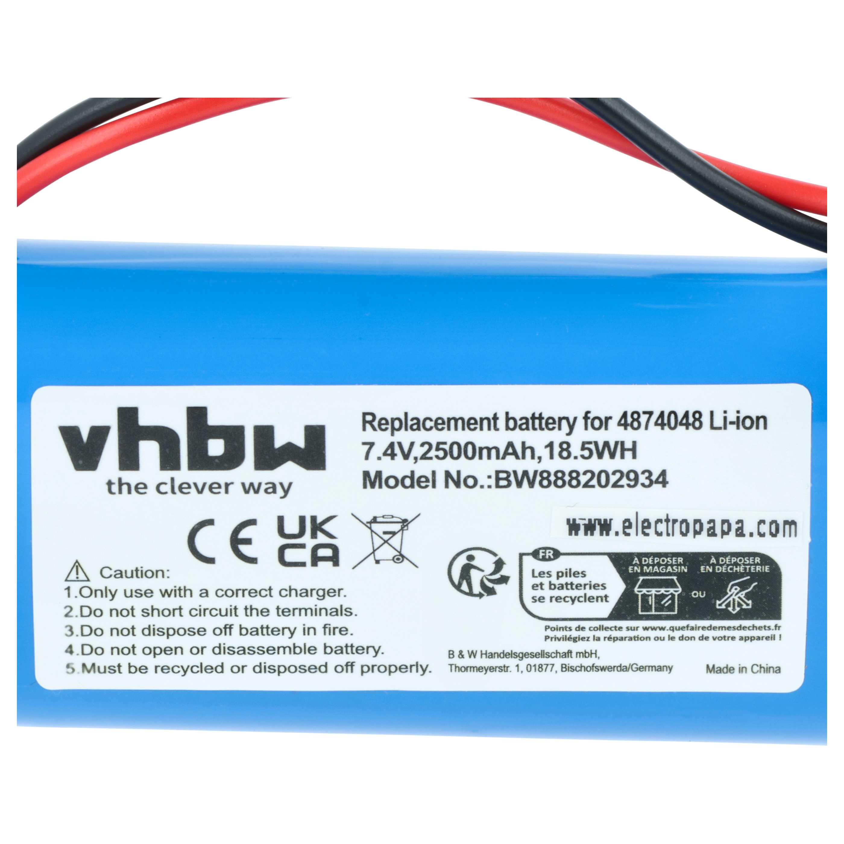 Blaue Batterie mit schwarzen und roten Kabeln, Spezifikationen und Warnhinweisen.