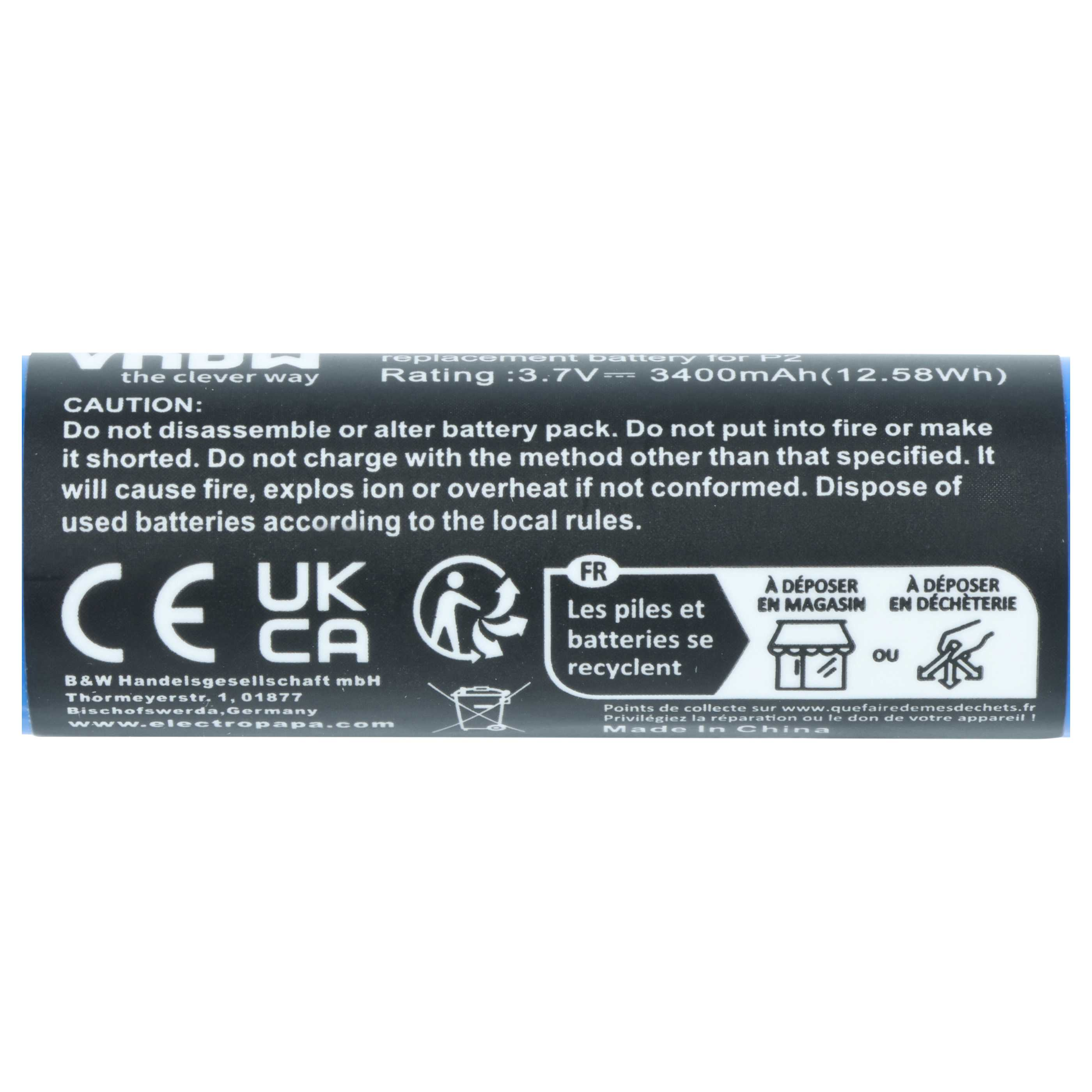 Text auf einer blauen Batterie mit Warnhinweisen und Recycling-Symbolen.