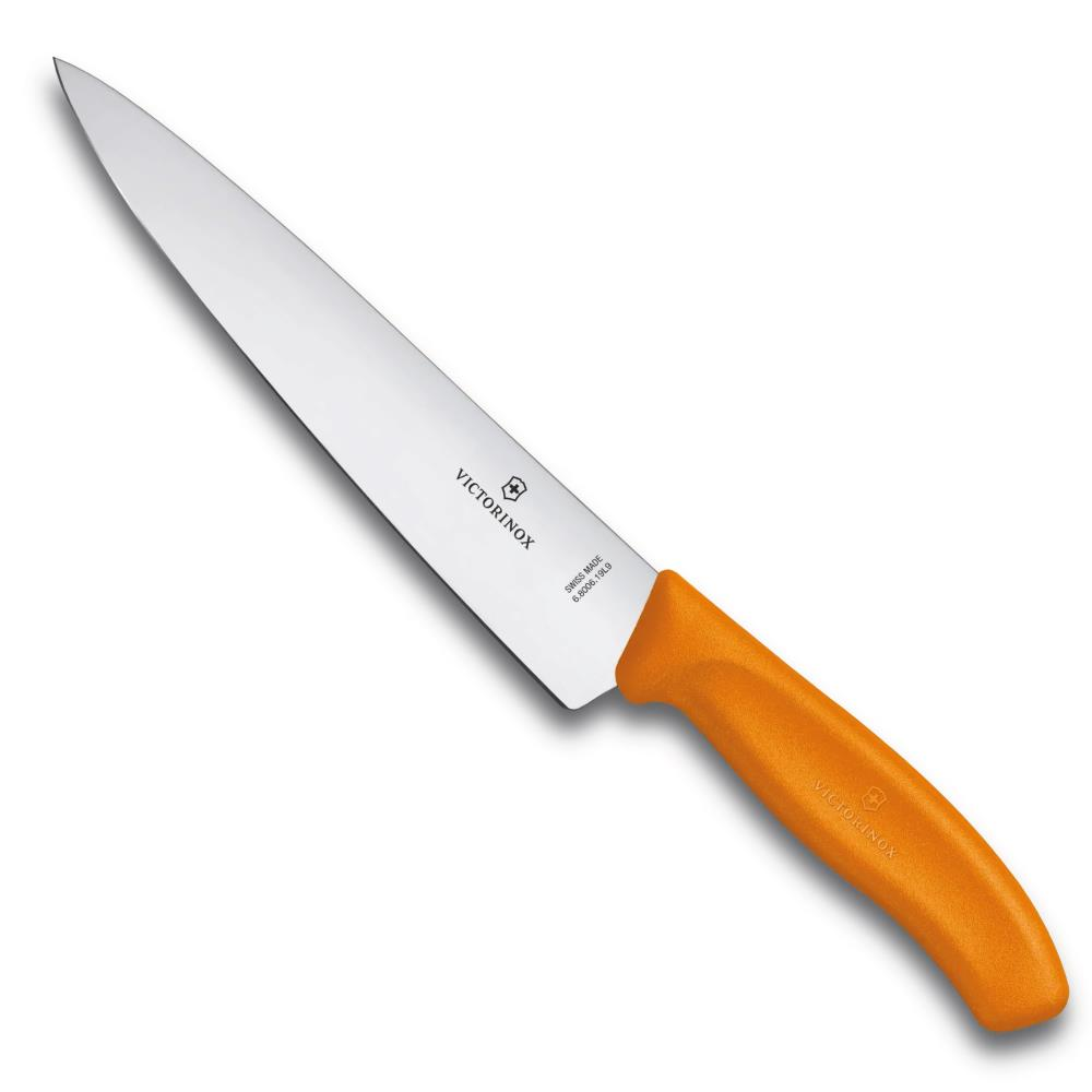 Parlak bıçaklı ve turuncu saplı sivri uçlu Victorinox şef bıçağı.