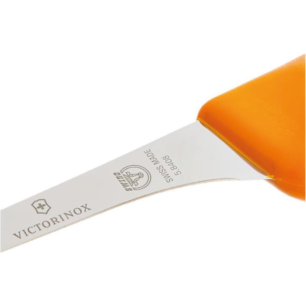 İşaretli turuncu bir Victorinox bıçak ağzının yakın çekimi.