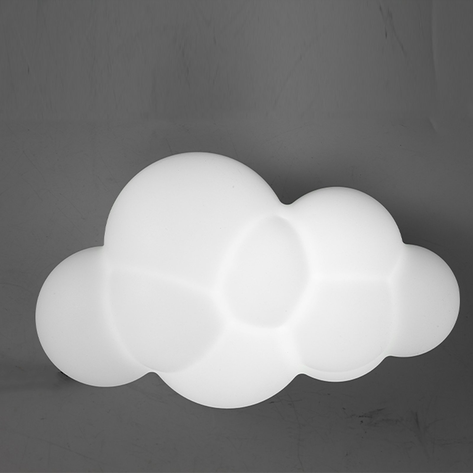Una lámpara blanca con forma de nube sobre fondo gris.