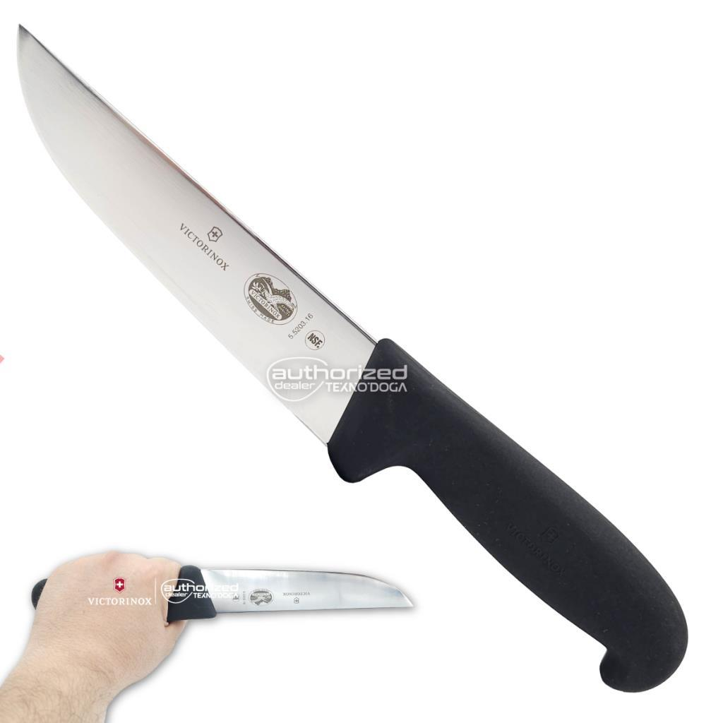 Siyah saplı gümüş Victorinox bıçağı beyaz zeminde duruyor.