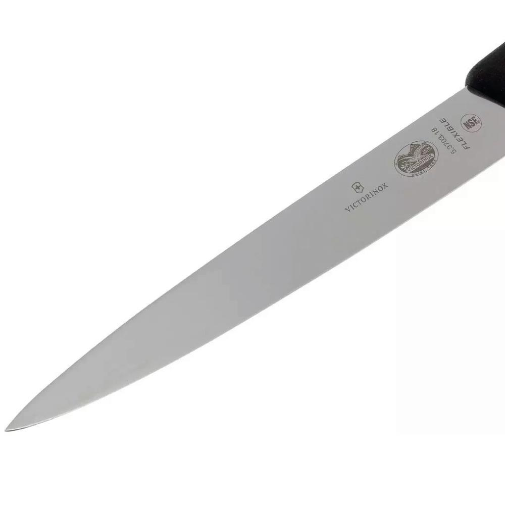 Siyah saplı, esnek bıçaklı gümüş Victorinox bıçağı.