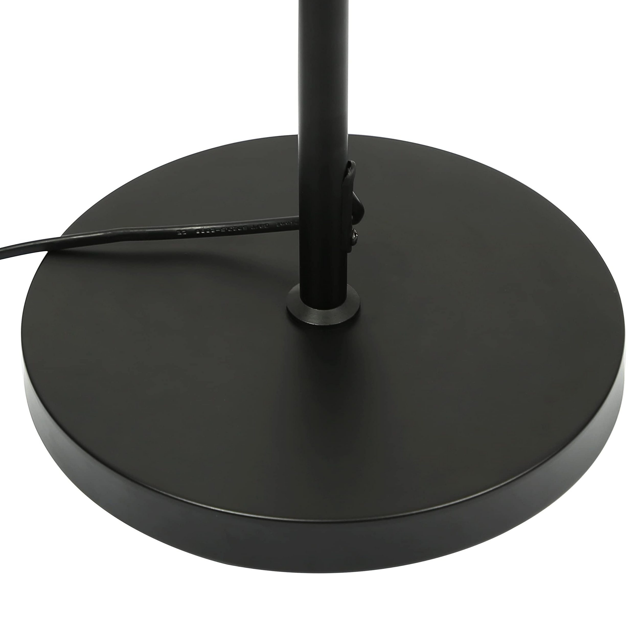 Una base di lampada rotonda nera con palo verticale e cavo.