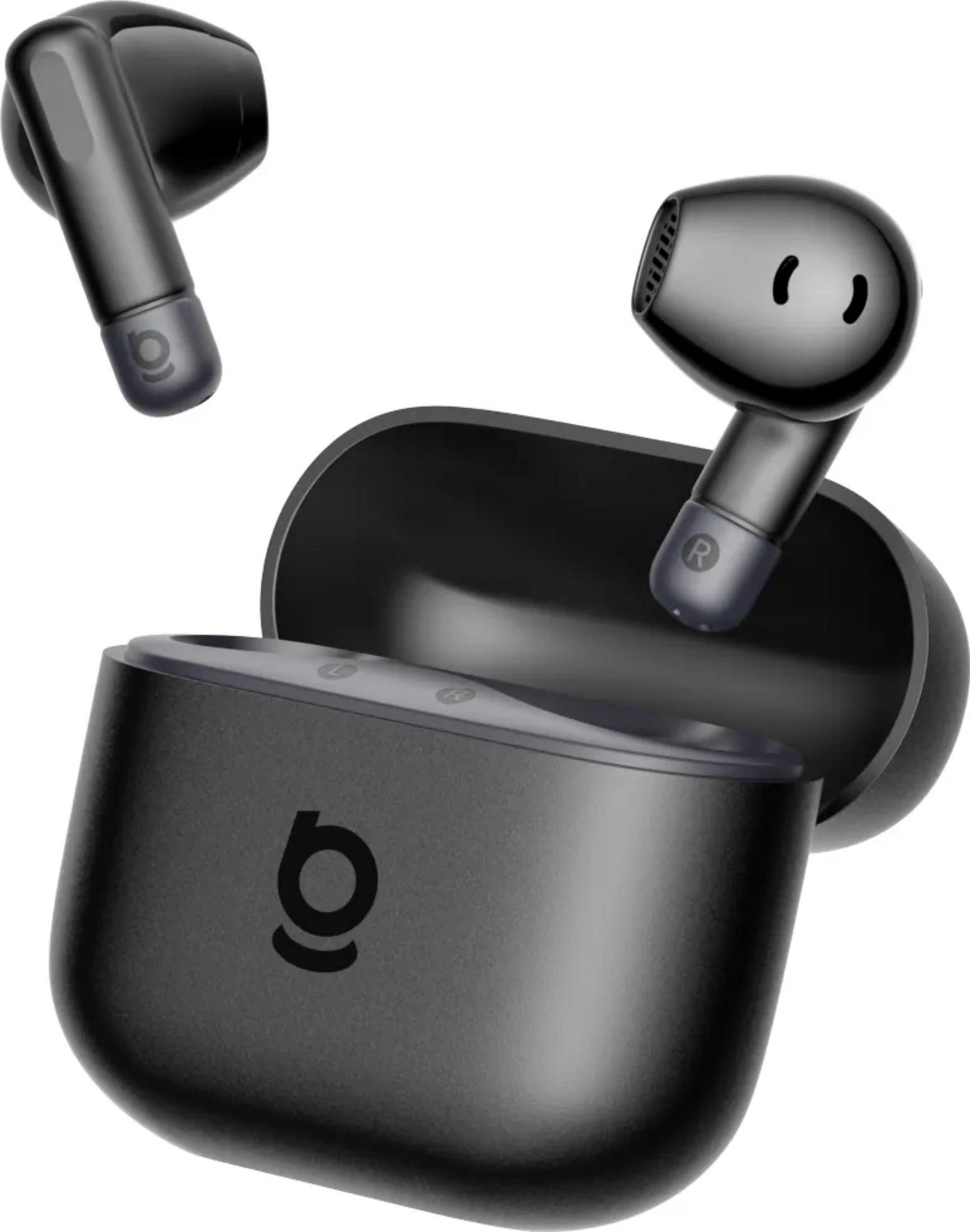 Auricolari wireless neri con custodia di ricarica, un auricolare nella custodia.