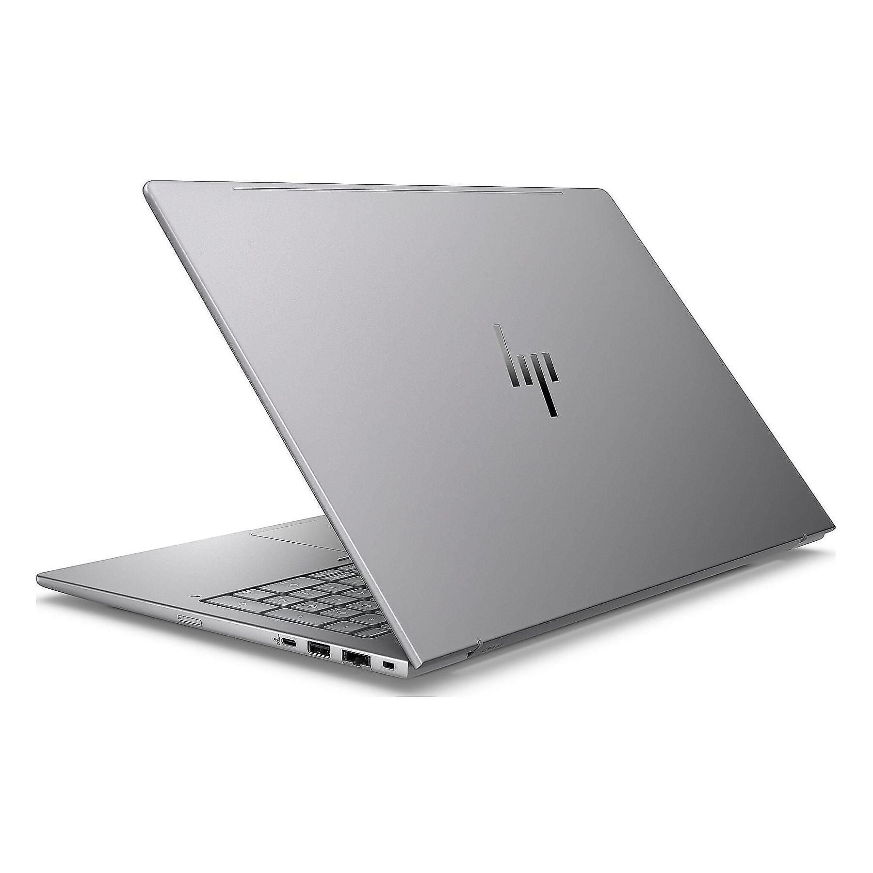 Un laptop HP argentato con tastiera retroilluminata e porte, mostrato angolato.