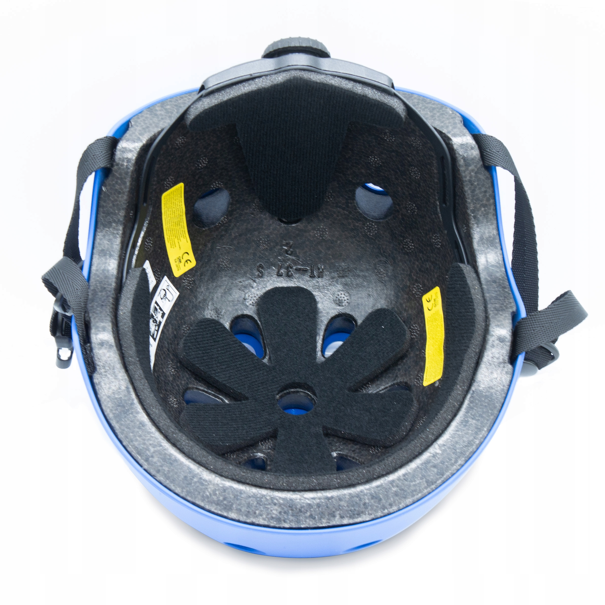 Interno di un casco da bicicletta blu con imbottitura e cinghie nere.