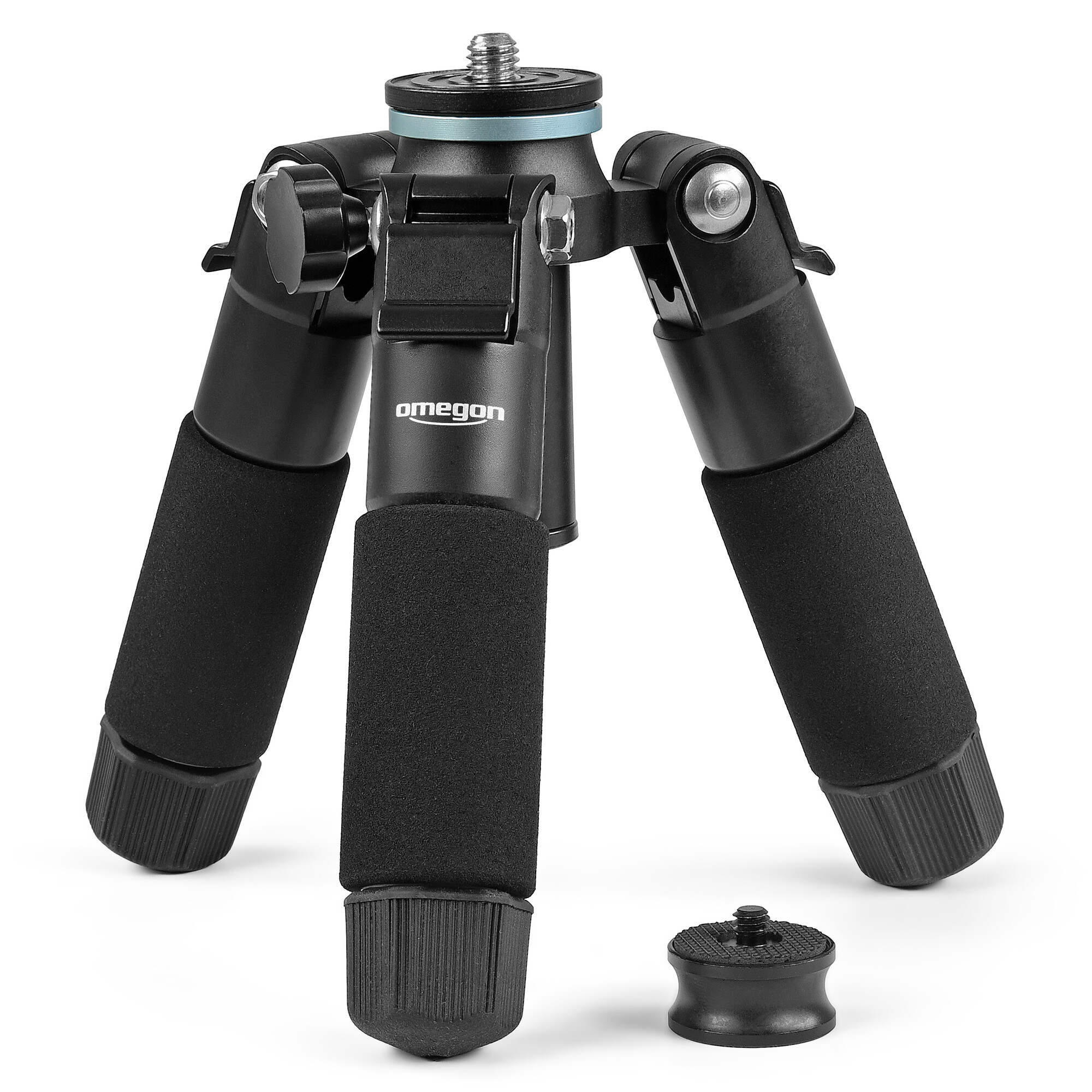 Ein schwarzes Omegon Stativ mit gepolsterten Griffen und einem separaten Adapter.