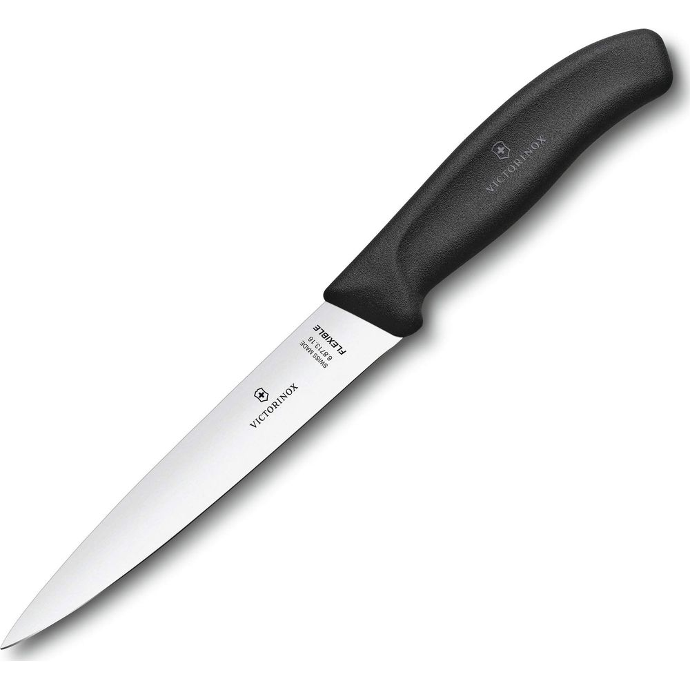 Beyaz arka planda parlak çelik bıçaklı, siyah saplı Victorinox esnek bıçak.