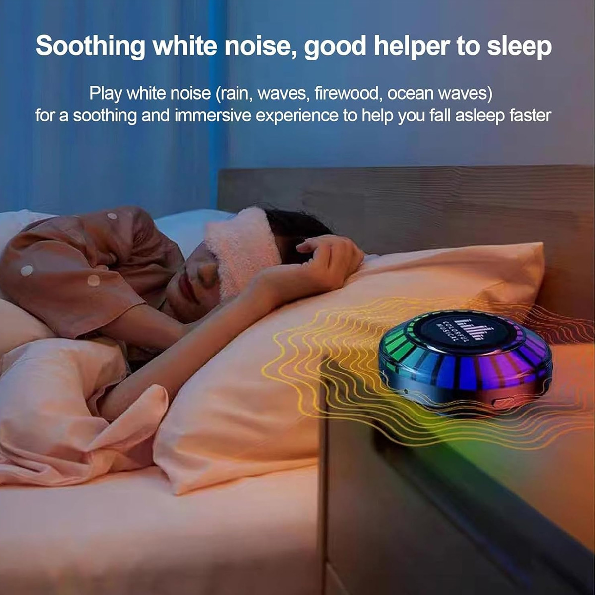 Person schläft im Bett, ein bunt beleuchteter Geräuschgenerator liegt auf dem Nachttisch.