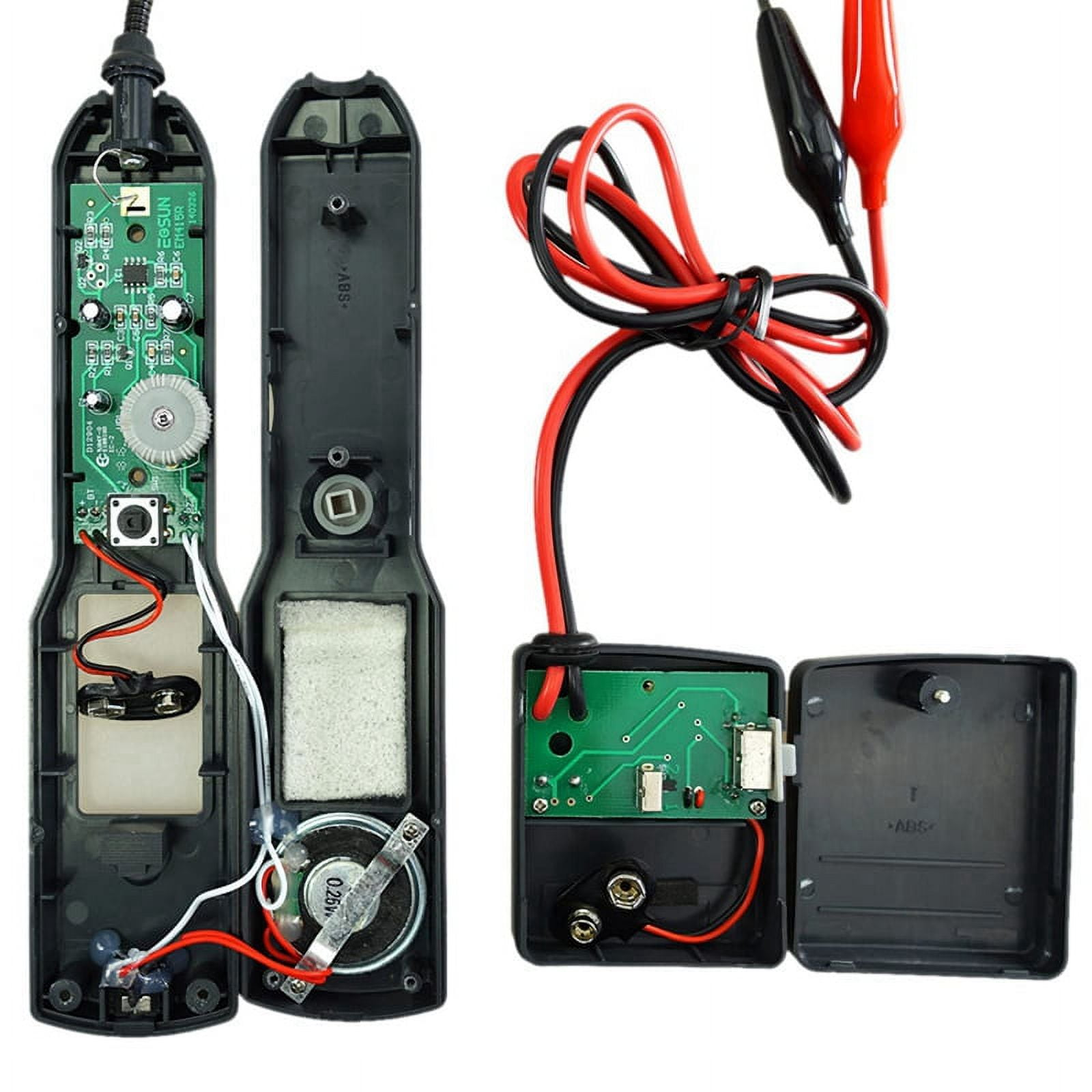 Offenes elektronisches Gerät mit Platine, Batterie, Lautsprecher und Kabeln.