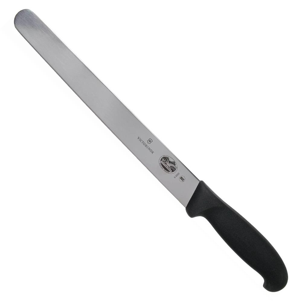 Siyah saplı, uzun ve dar bıçaklı bir Victorinox ekmek bıçağı.