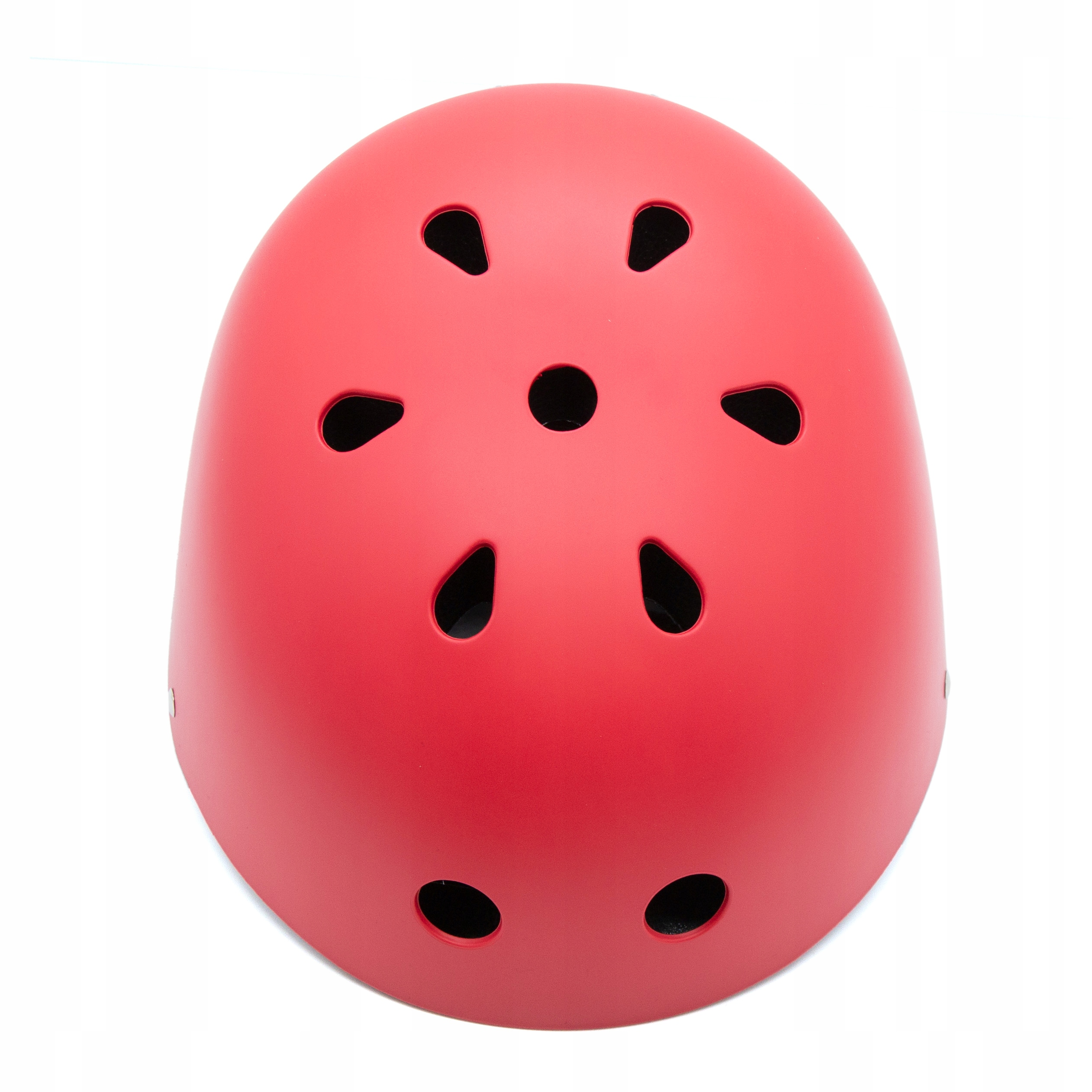 Casco rosso con prese d'aria su sfondo bianco.